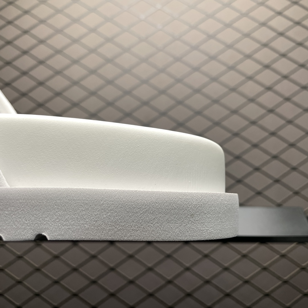 Louis Vuitton Slides（1AA7RF）