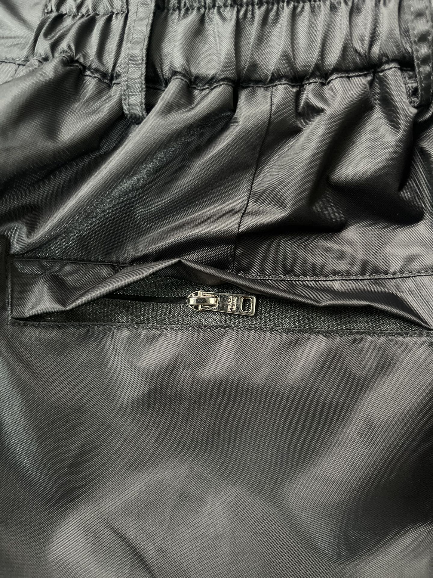 Prada Men's Black Polyamide Pants（SPH130S211-1WQ8-F0002）