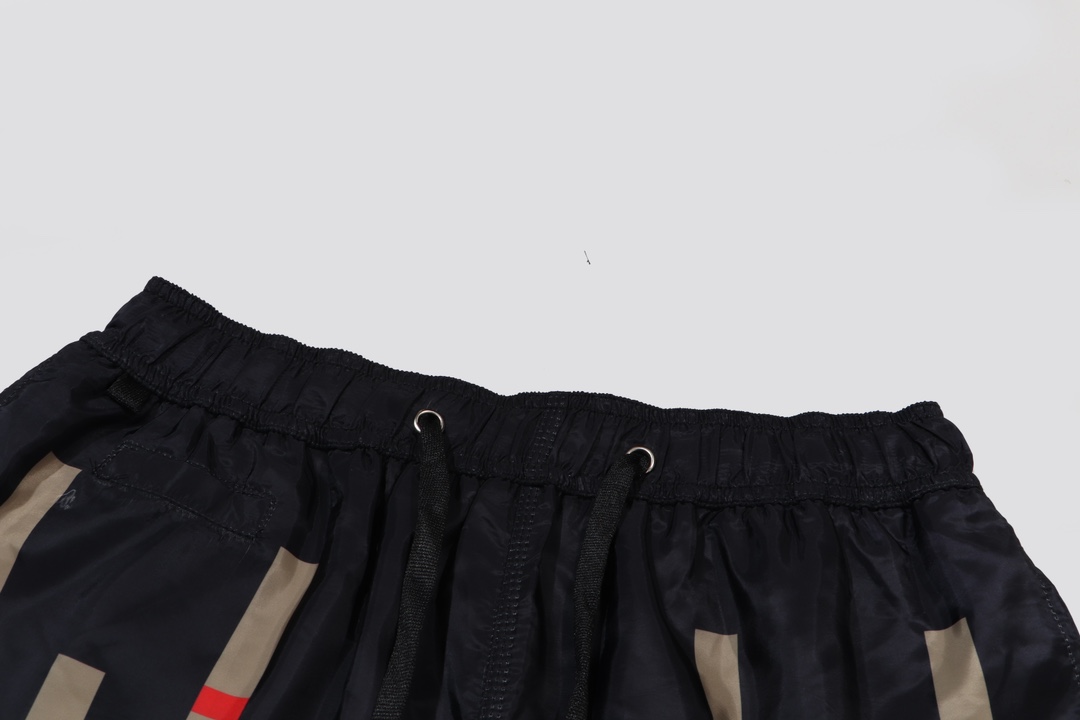 Burberry Martin Shorts Black Multi（80556751）