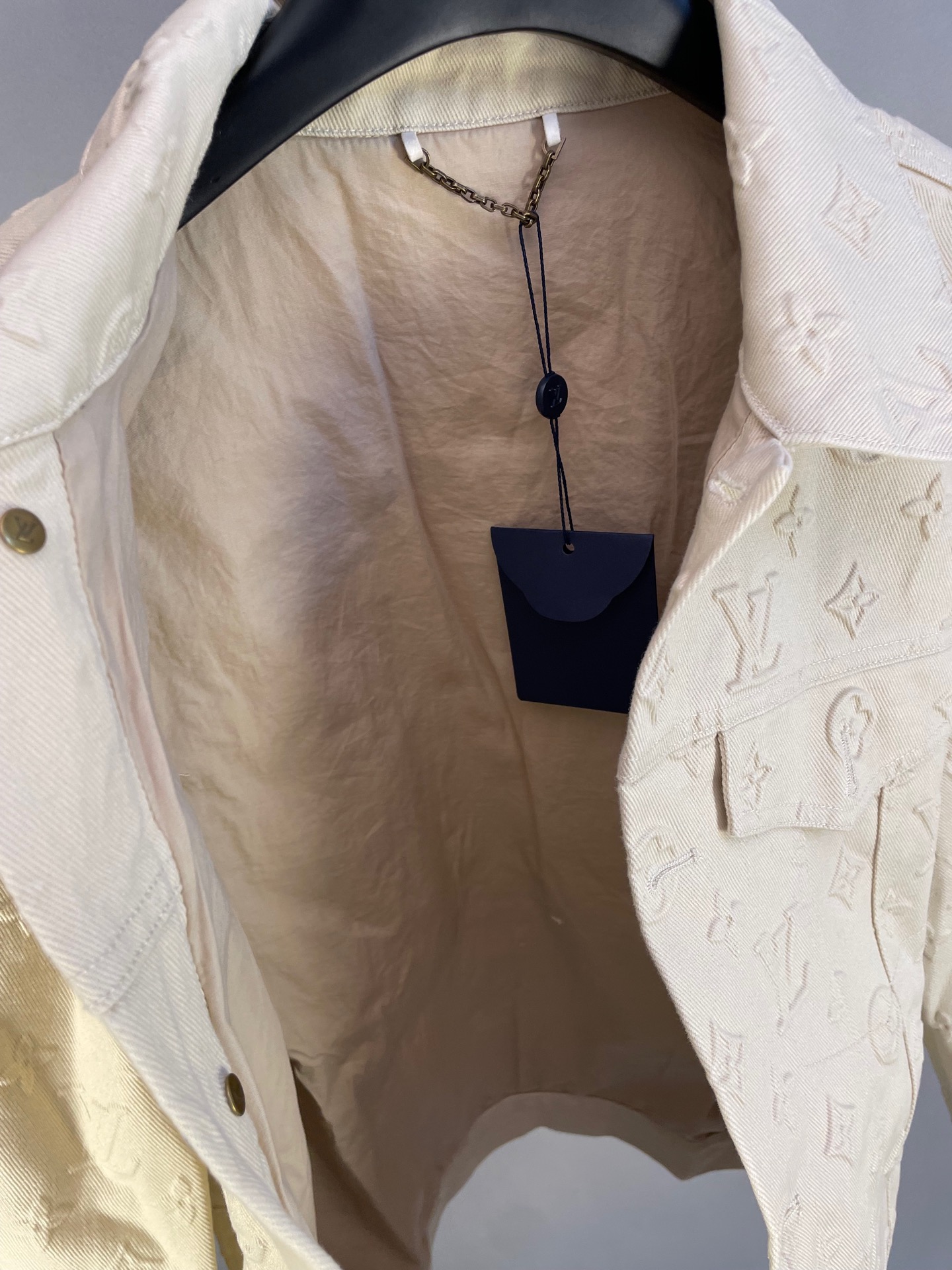 Louis Vuitton Monogram Embossed Denim Jacket（1AHBEV）