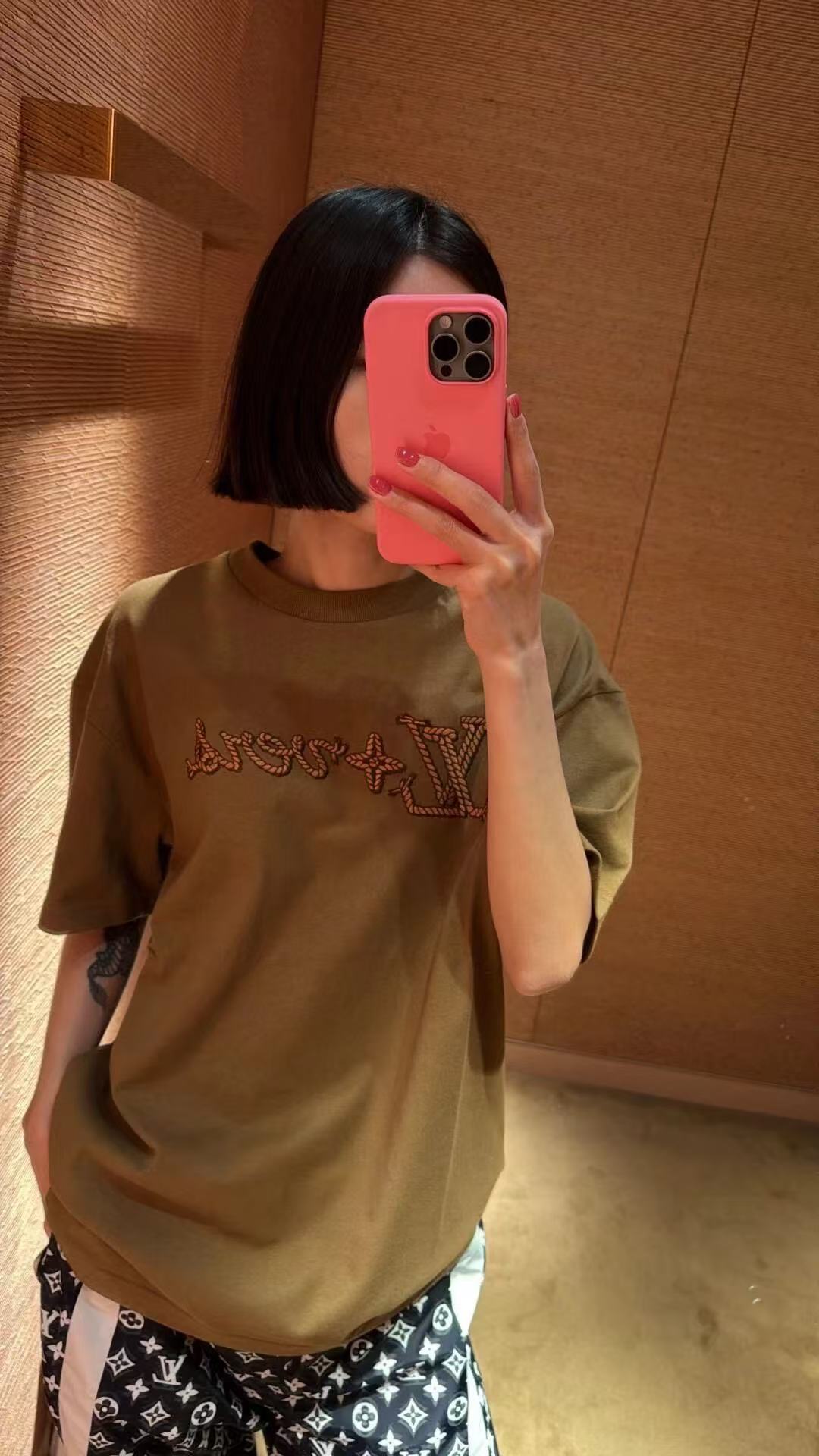 Louis Vuitton Embroidered Signature Cotton T-Shirt（1AFXP1）