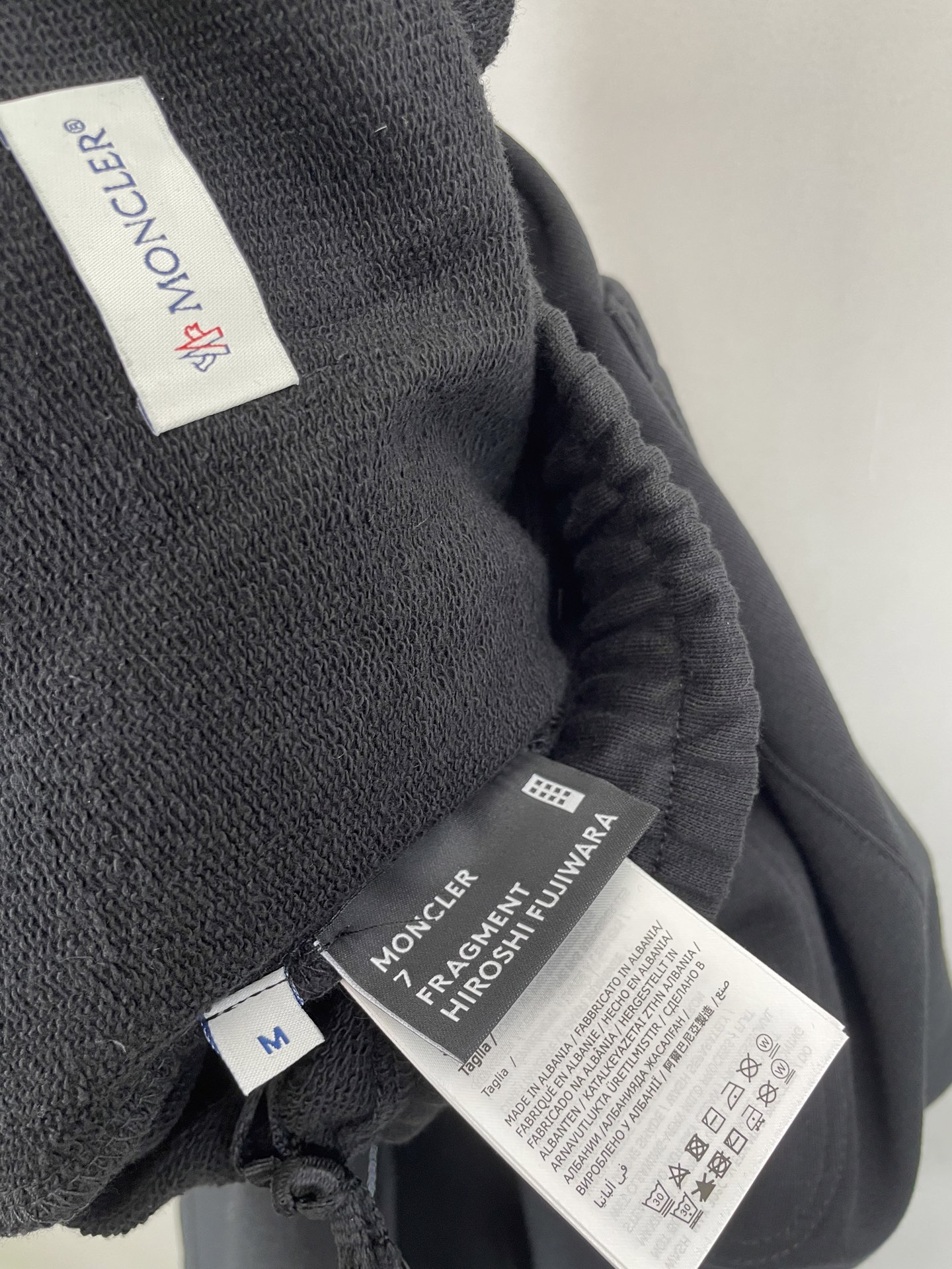 Moncler x FRGMT shorts（K109U8H00001M5214999）