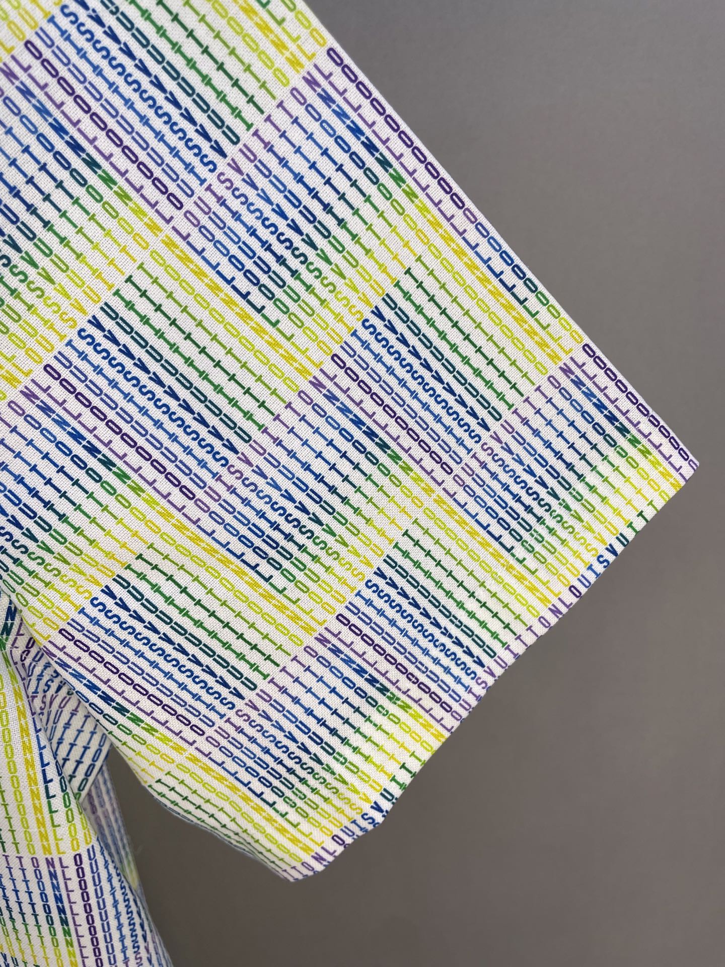 Louis Vuitton Men's Graphic Print Shirt（1AGTQH）