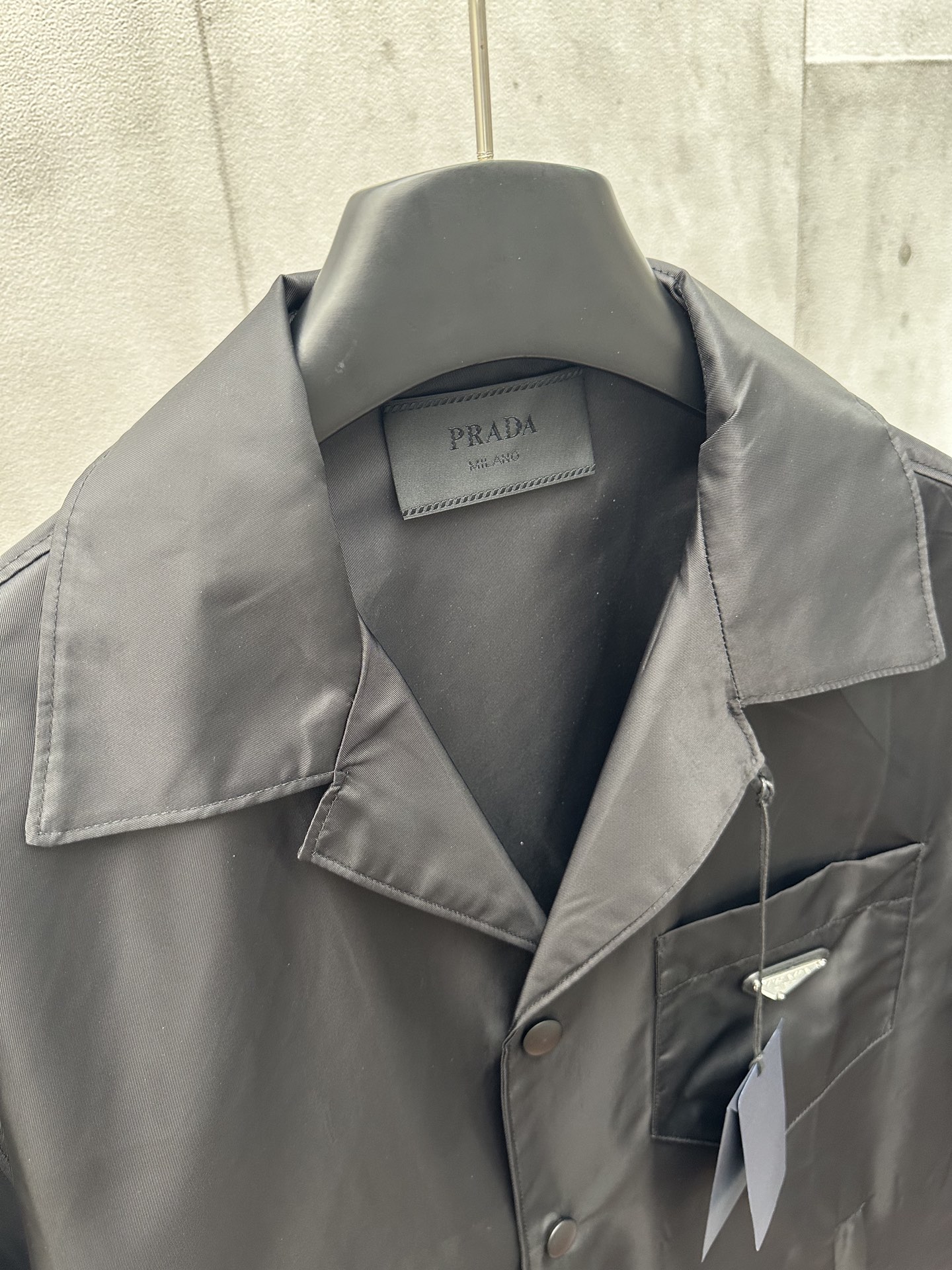 Prada Re-Nylon Short-Sleeve Cropped Bowling Shirt (SC449-1WQ8-F0002-S-182）