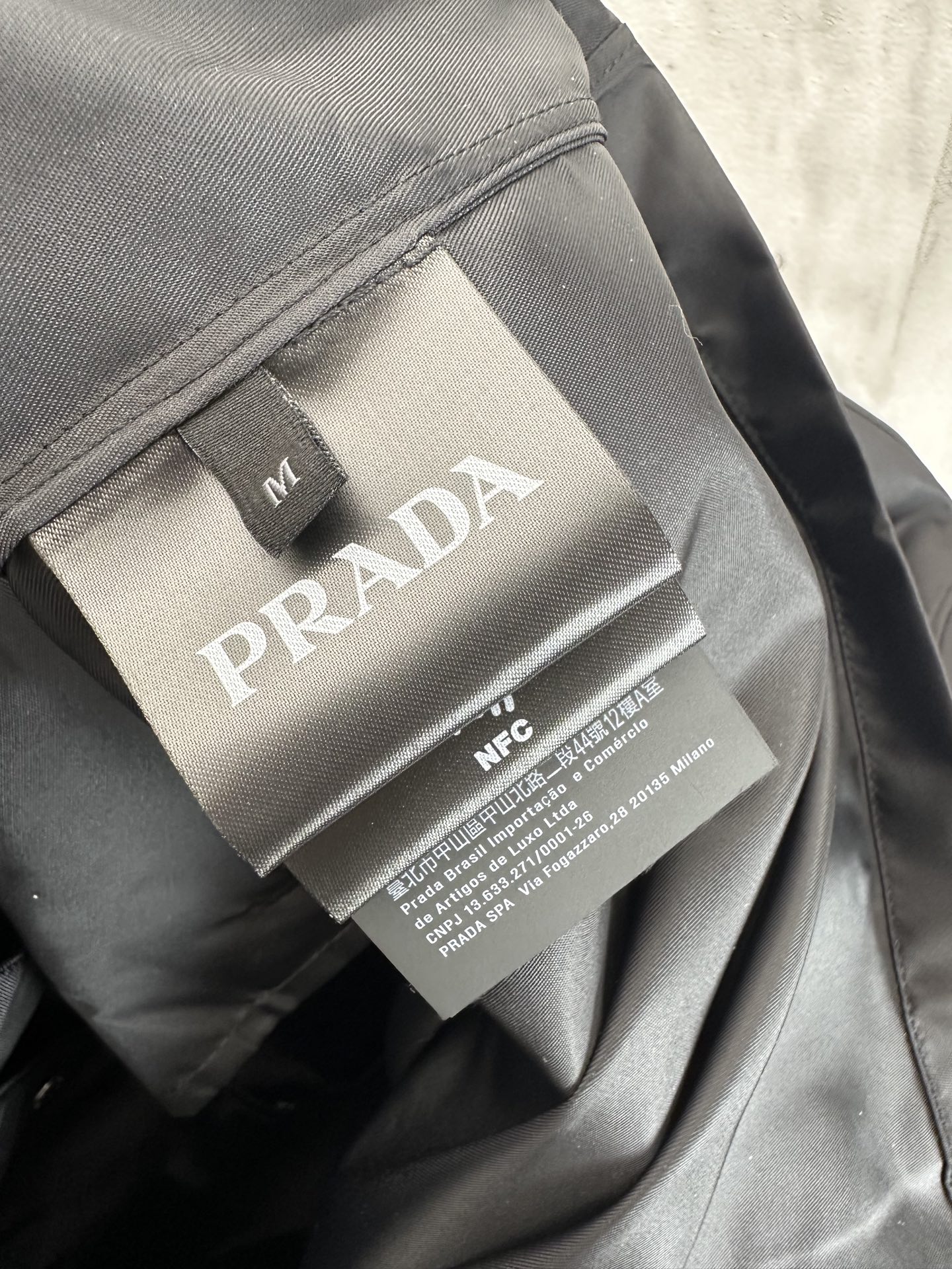 Prada Re-Nylon Short-Sleeve Cropped Bowling Shirt (SC449-1WQ8-F0002-S-182）