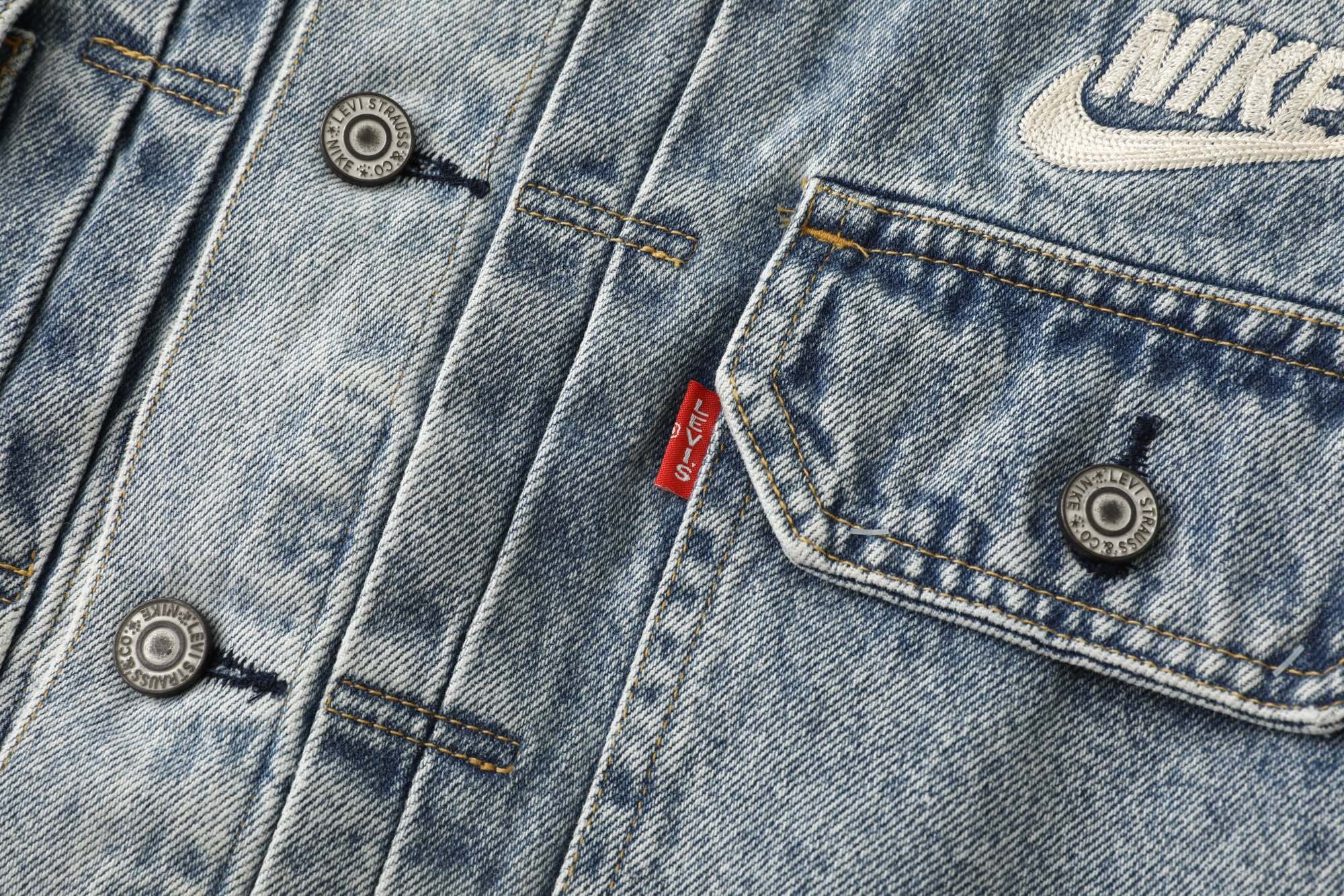 LEVI'S x Nike Denim Trucker Jacket "Light Indigo" 002TM-0000（ 002TM-0000）