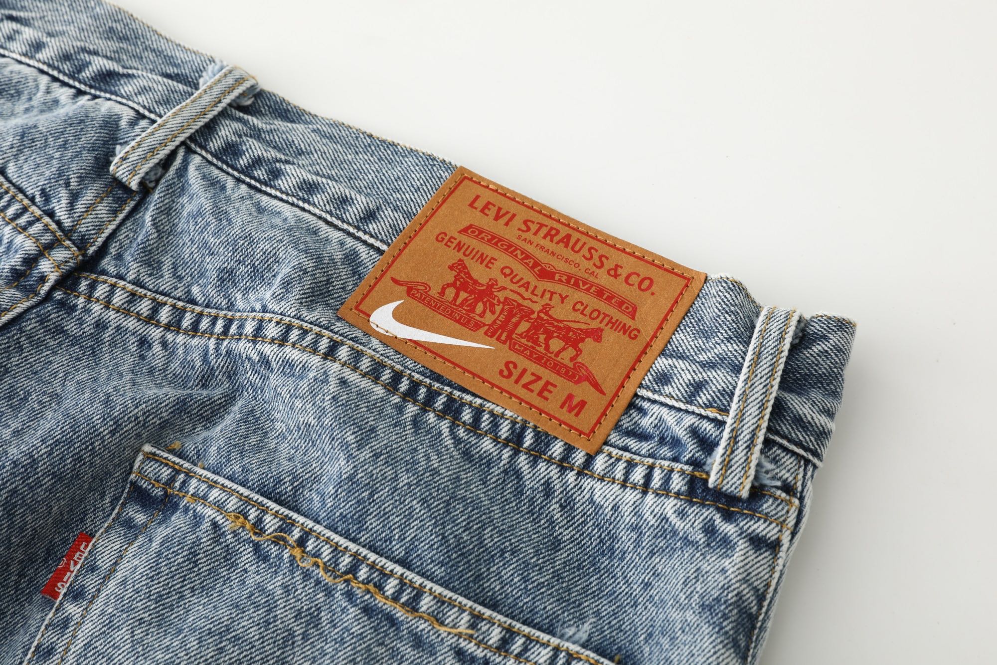 LEVI'S x Nike Baggy Jean "Light Indigo"（002TN-0000）