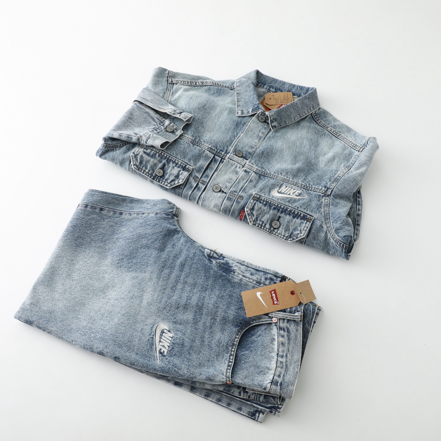 LEVI'S x Nike Baggy Jean "Light Indigo"（002TN-0000）