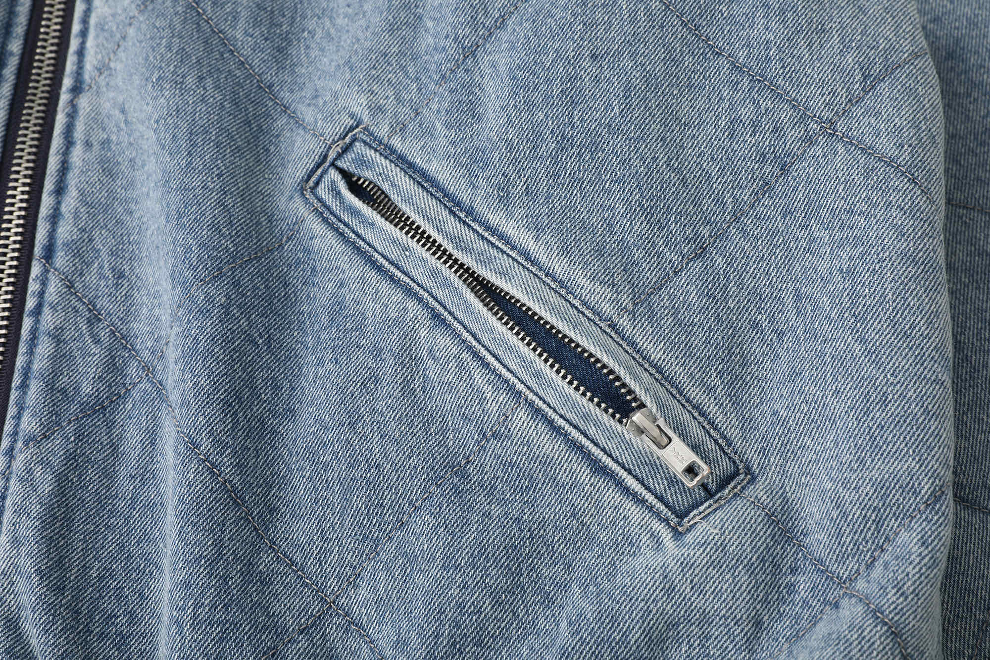 SupremeZip-Off Sleeve Quilted Bomber Jacket（SUP-FW25-068）