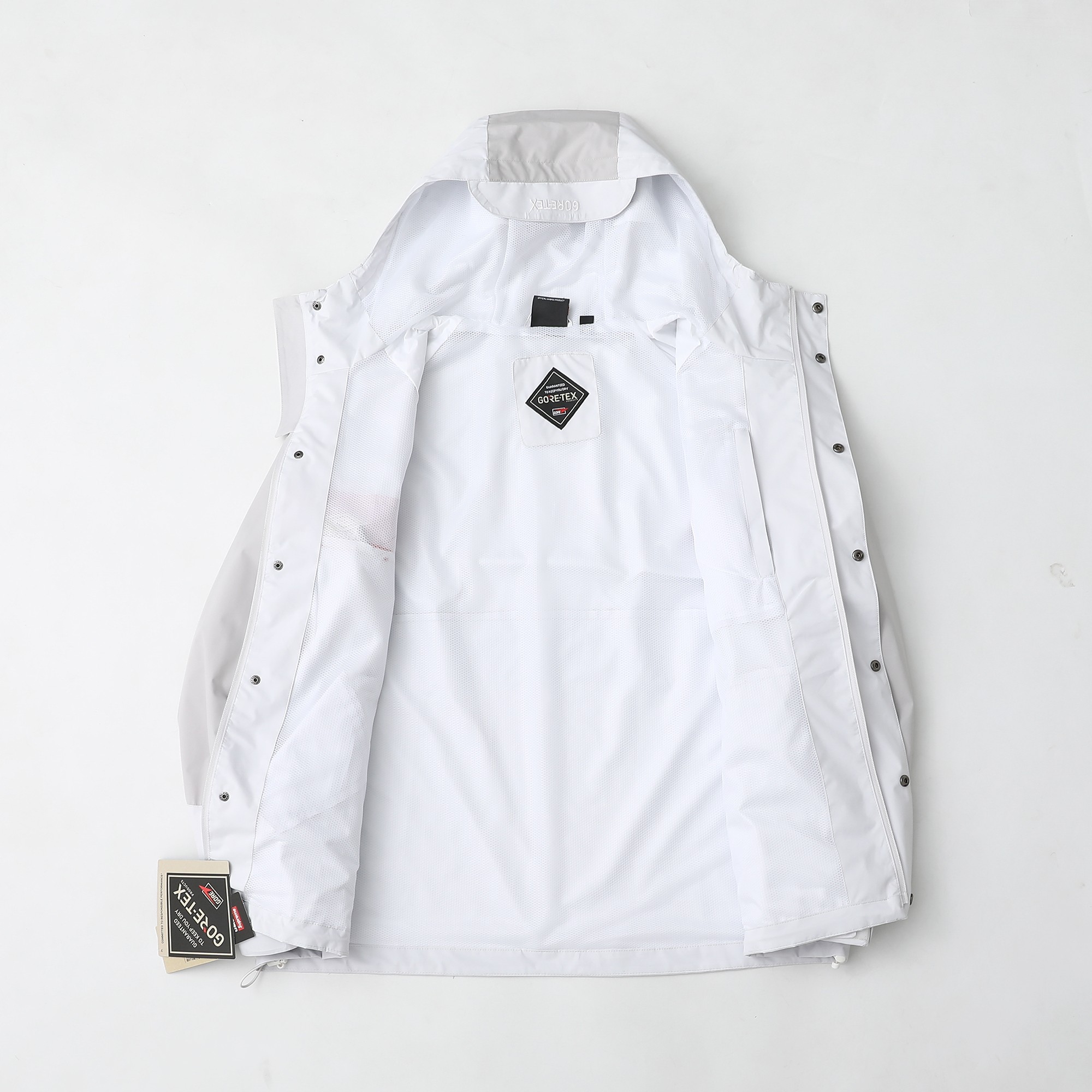 Supreme x Umbro GORE-TEX Hooded Jacket（SUP-SS25-057）