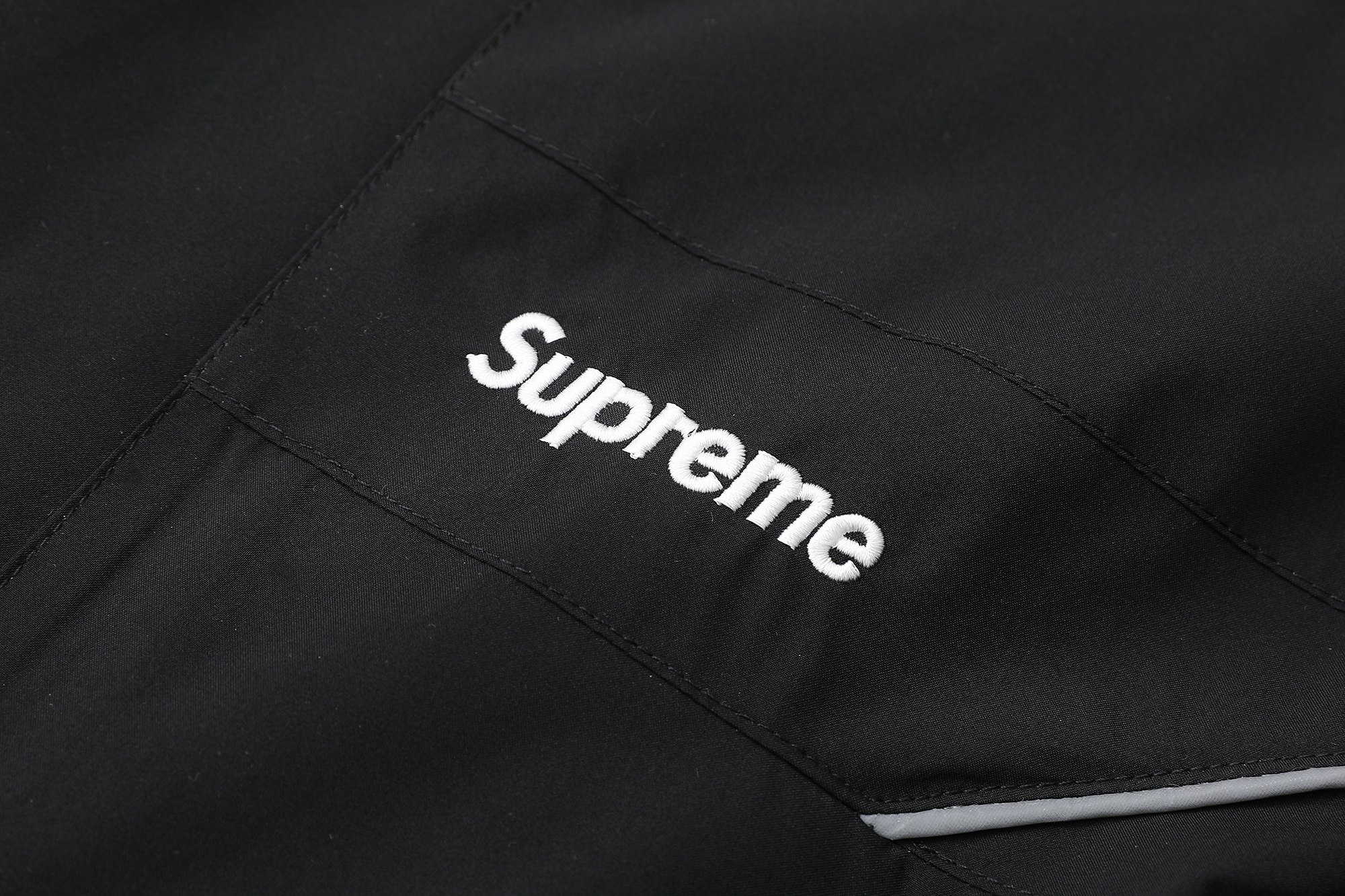 Supreme x Umbro GORE-TEX Hooded Jacket（SUP-SS25-057）