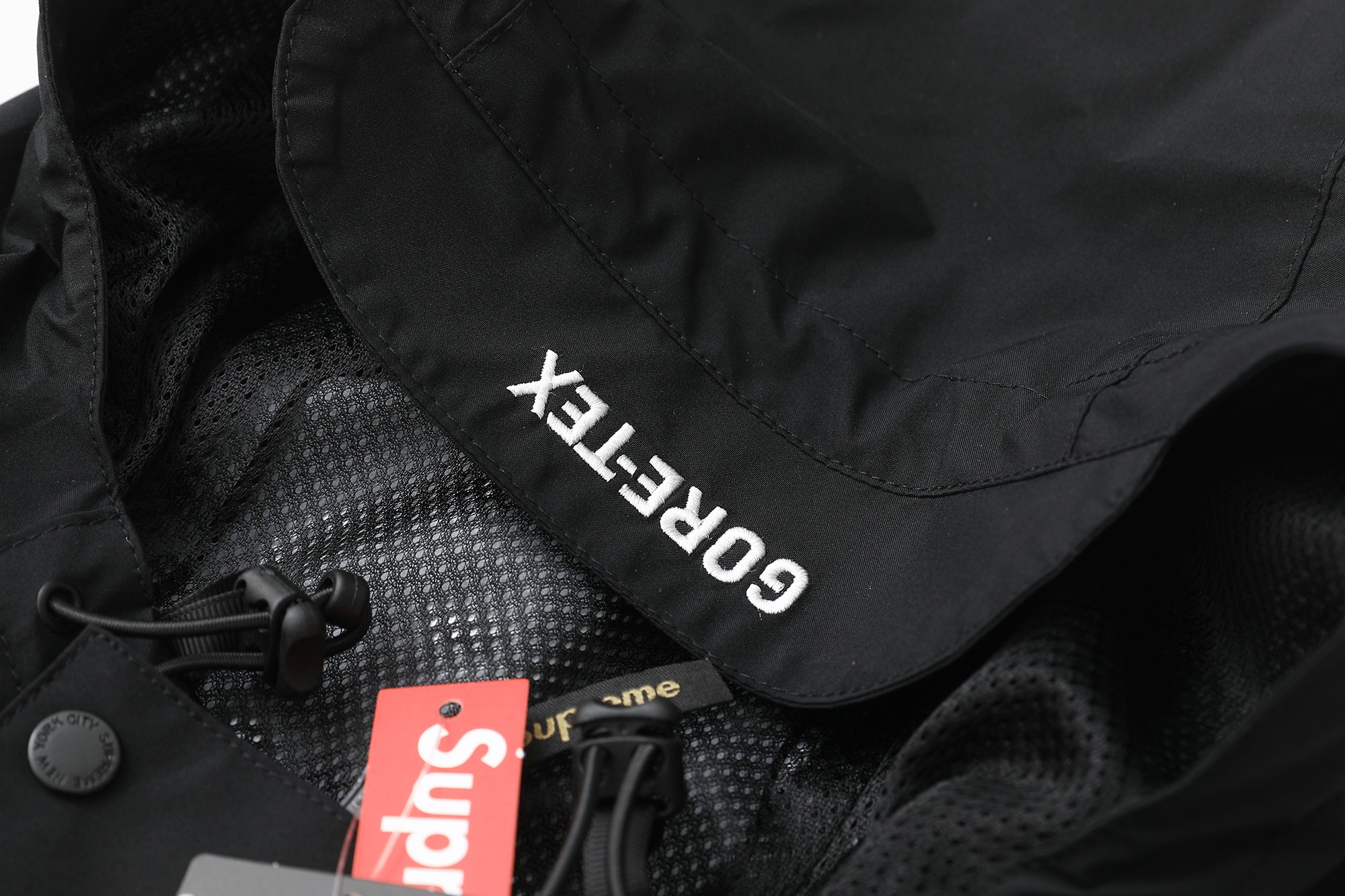 Supreme x Umbro GORE-TEX Hooded Jacket（SUP-SS25-057）