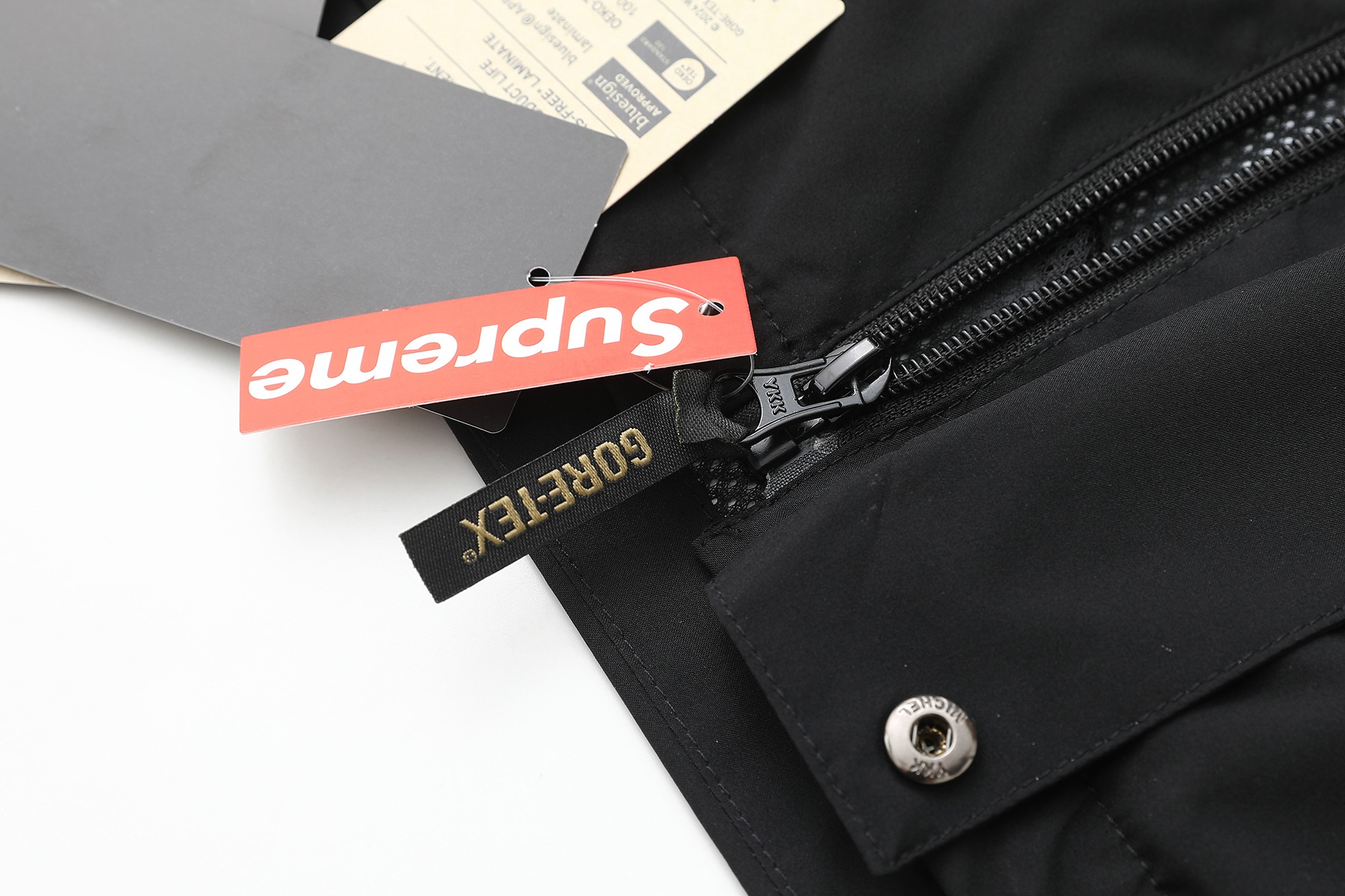 Supreme x Umbro GORE-TEX Hooded Jacket（SUP-SS25-057）