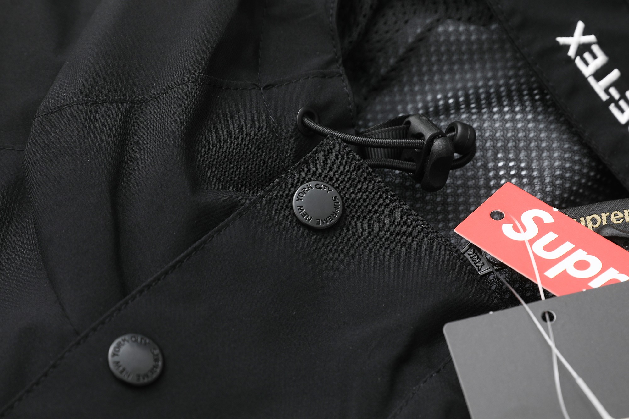 Supreme x Umbro GORE-TEX Hooded Jacket（SUP-SS25-057）