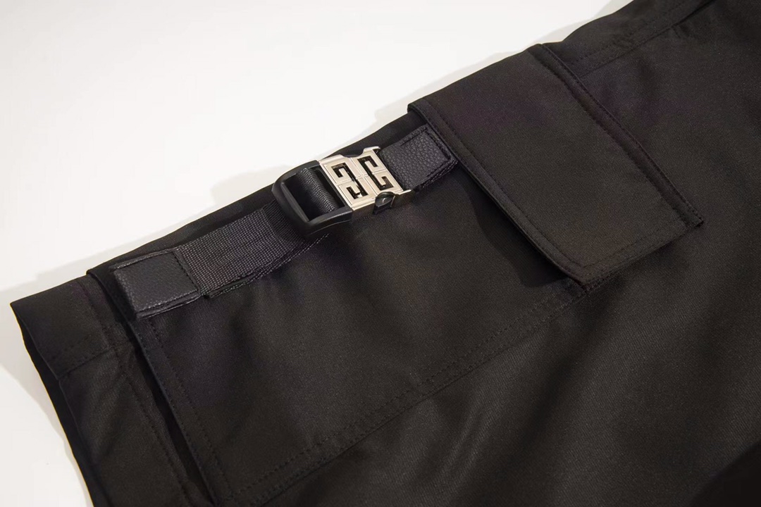 GIVENCHY SHORTS（BM50YR13SA-001）