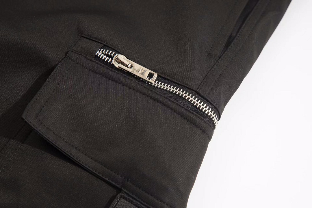 GIVENCHY SHORTS（BM50YR13SA-001）