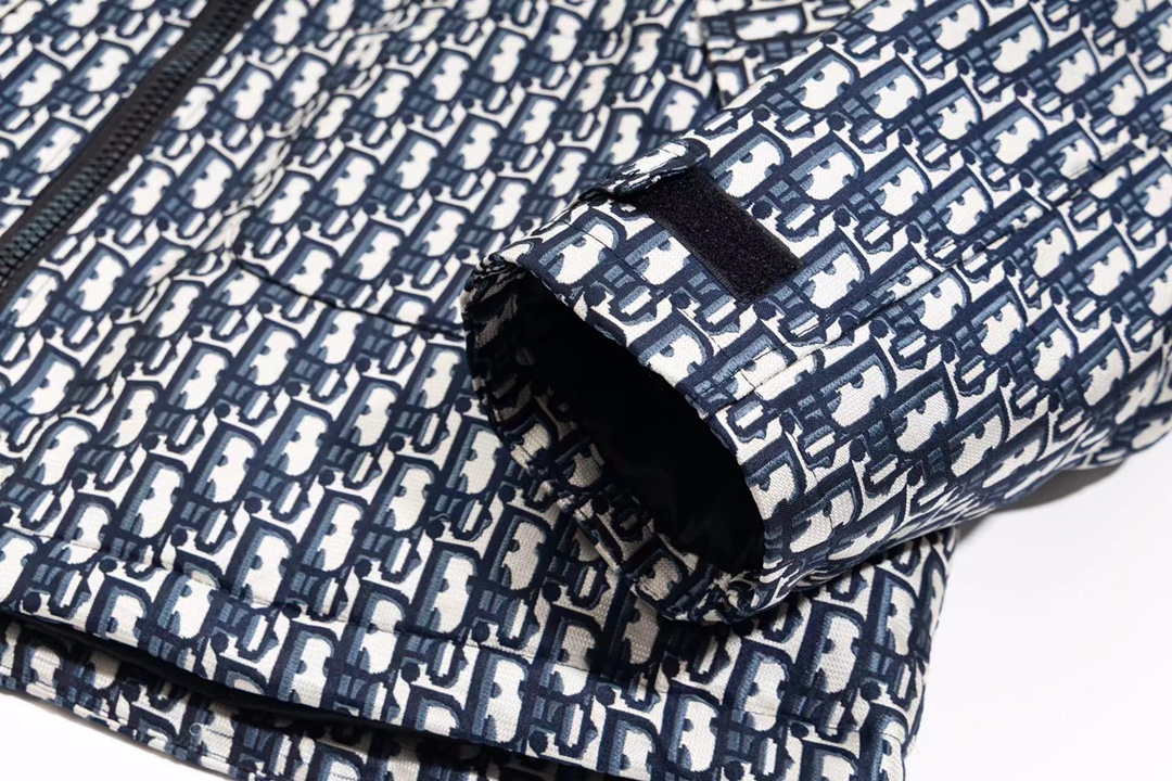 Dior waterproof hooded jacket（327C25A2970-X5803）