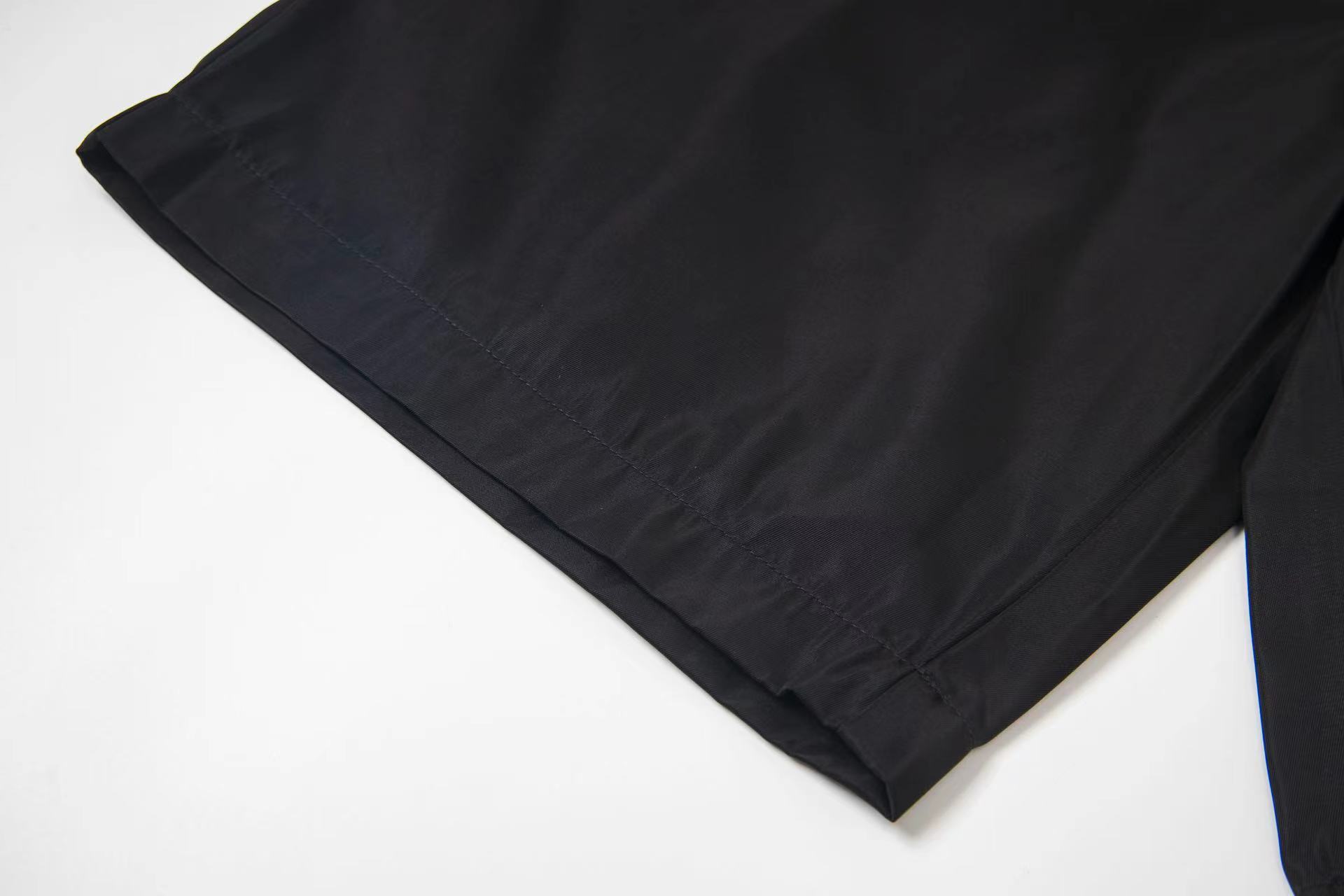 Prada Logo bermuda shorts（22H768-I18-F0002-S-192）