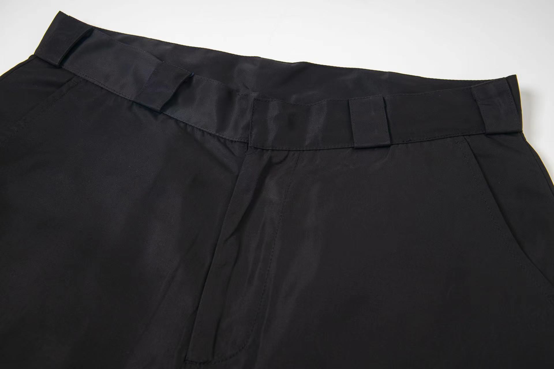 Prada Logo bermuda shorts（22H768-I18-F0002-S-192）