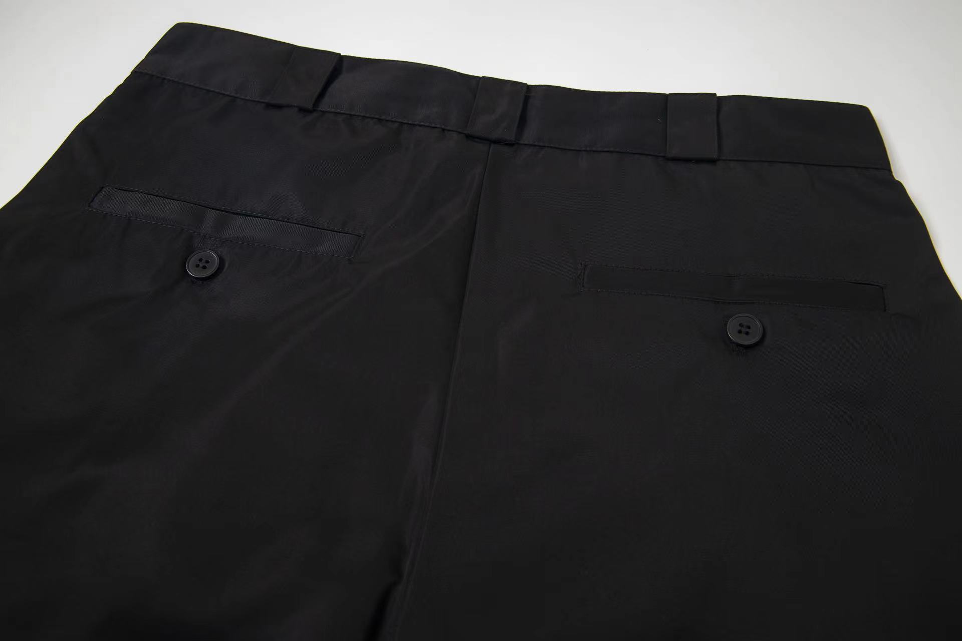 Prada Logo bermuda shorts（22H768-I18-F0002-S-192）