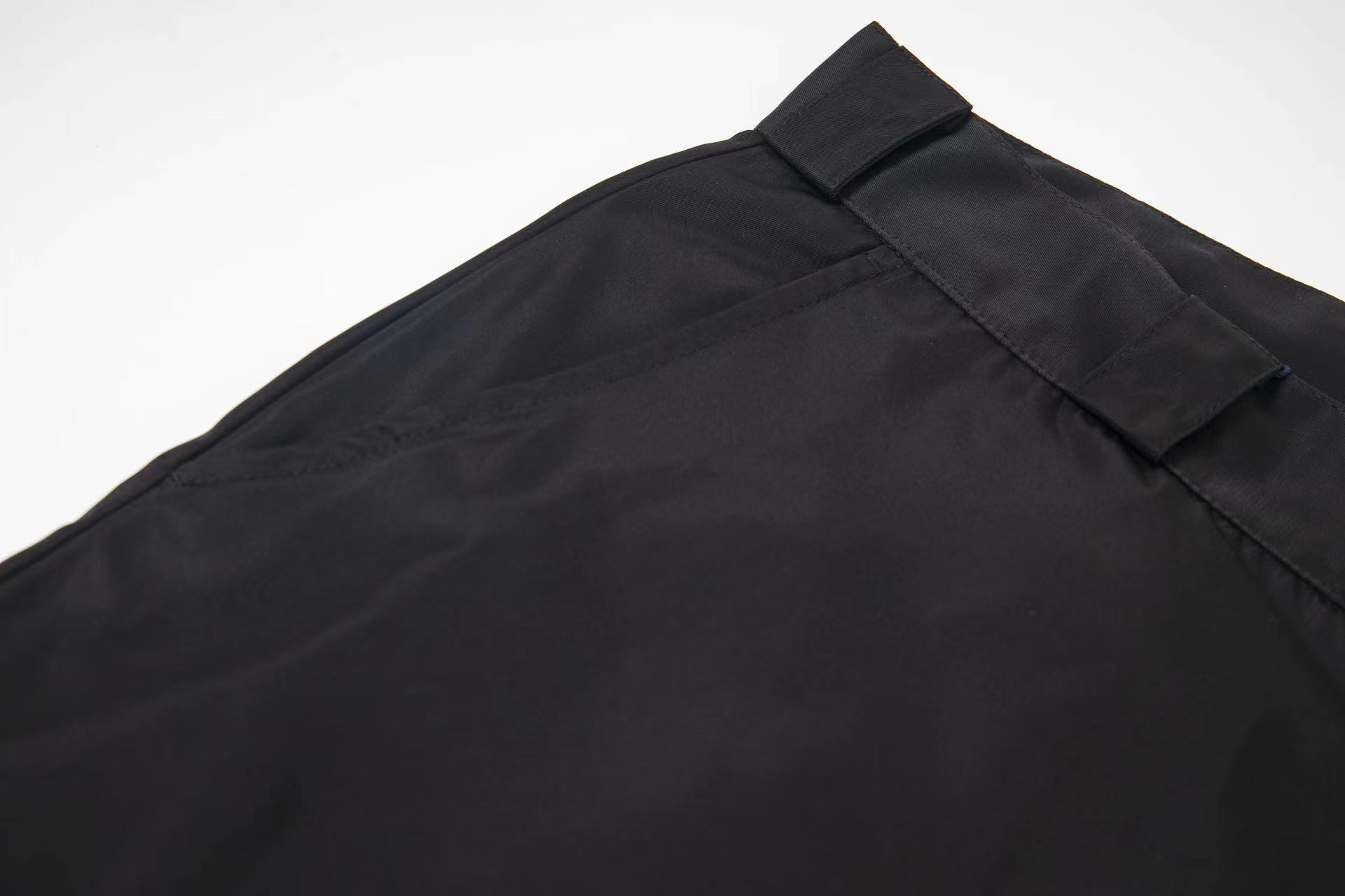 Prada Logo bermuda shorts（22H768-I18-F0002-S-192）