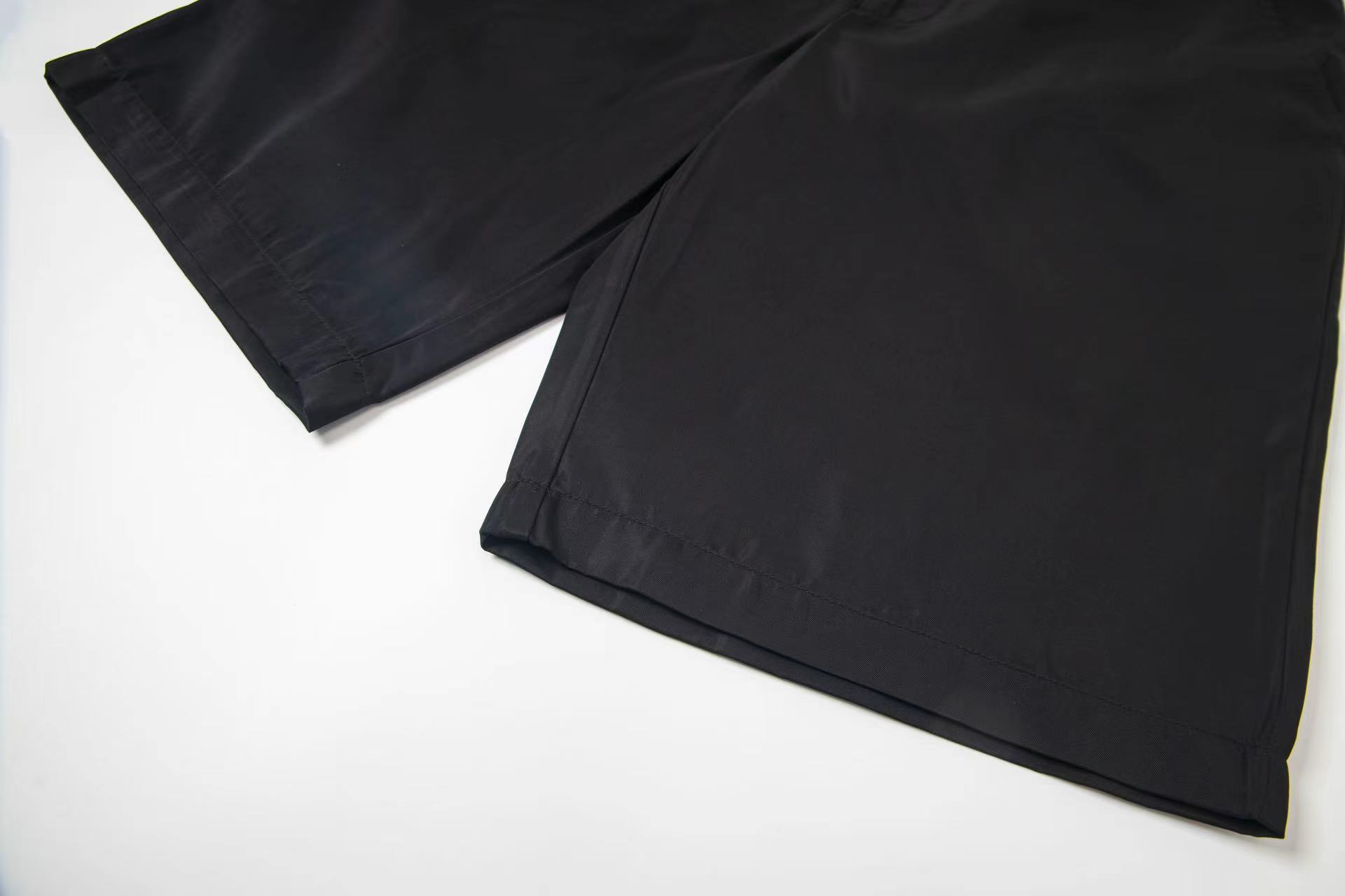 Prada Logo bermuda shorts（22H768-I18-F0002-S-192）