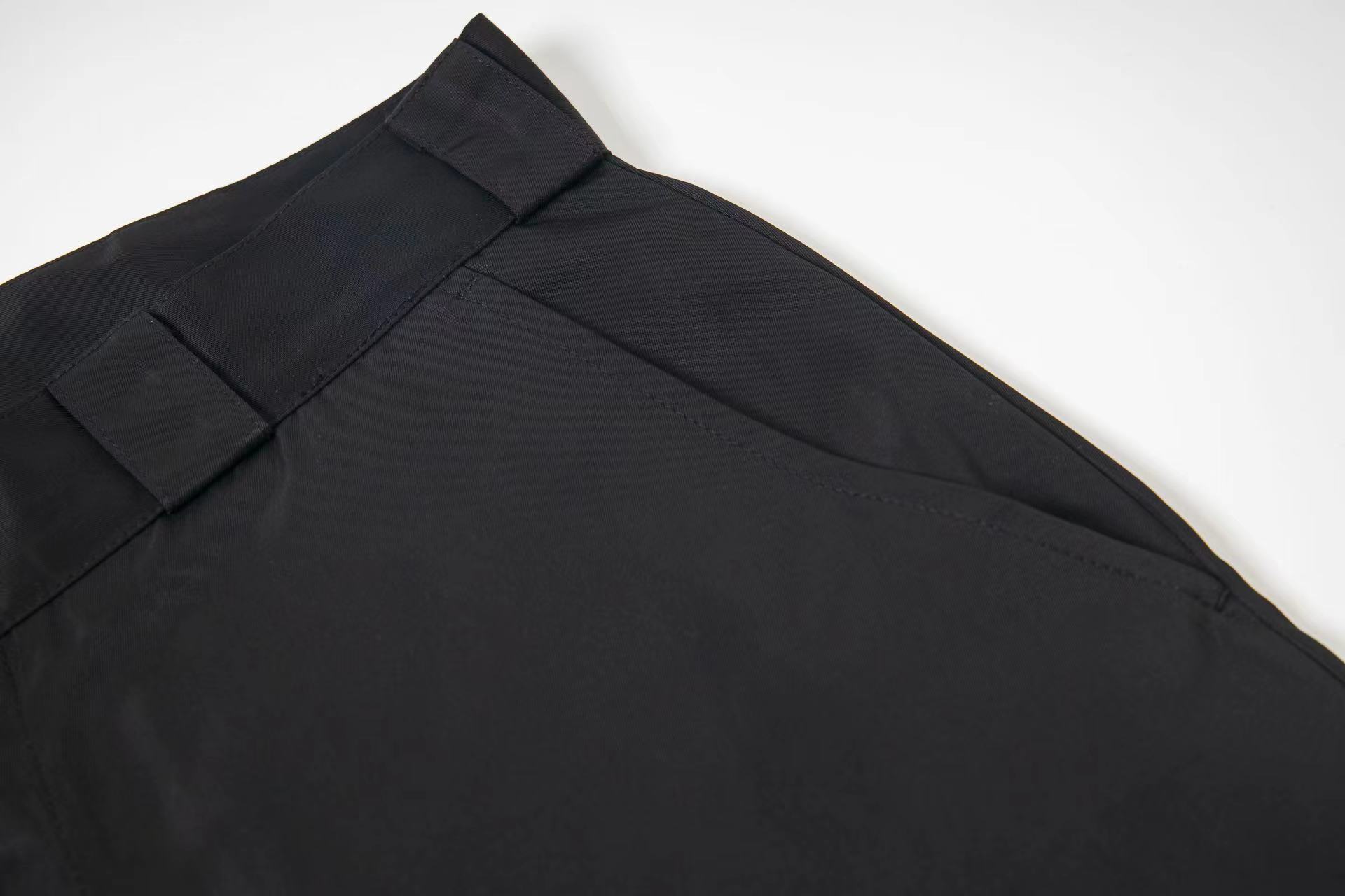 Prada Logo bermuda shorts（22H768-I18-F0002-S-192）