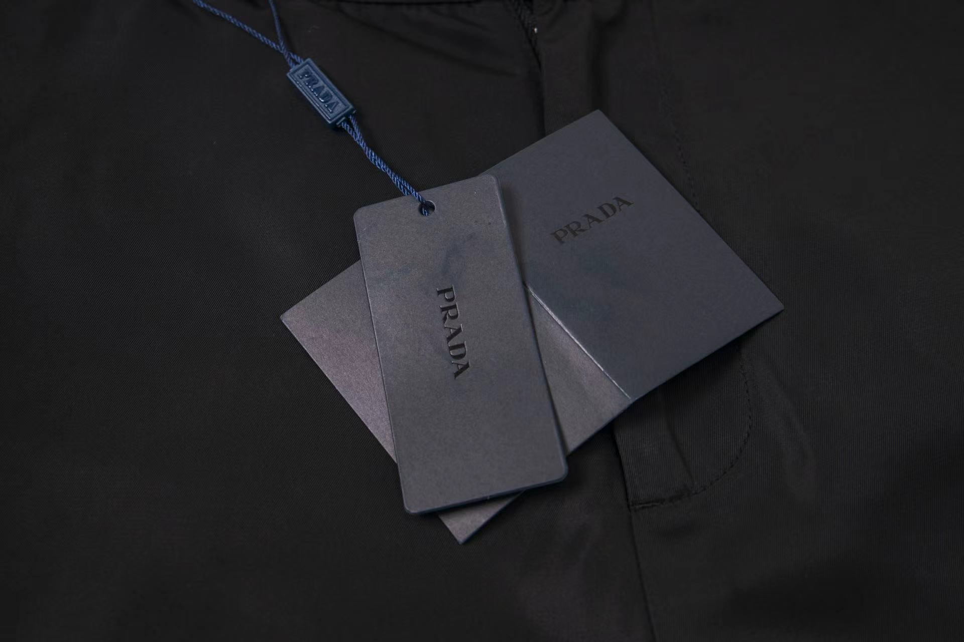 Prada Logo bermuda shorts（22H768-I18-F0002-S-192）