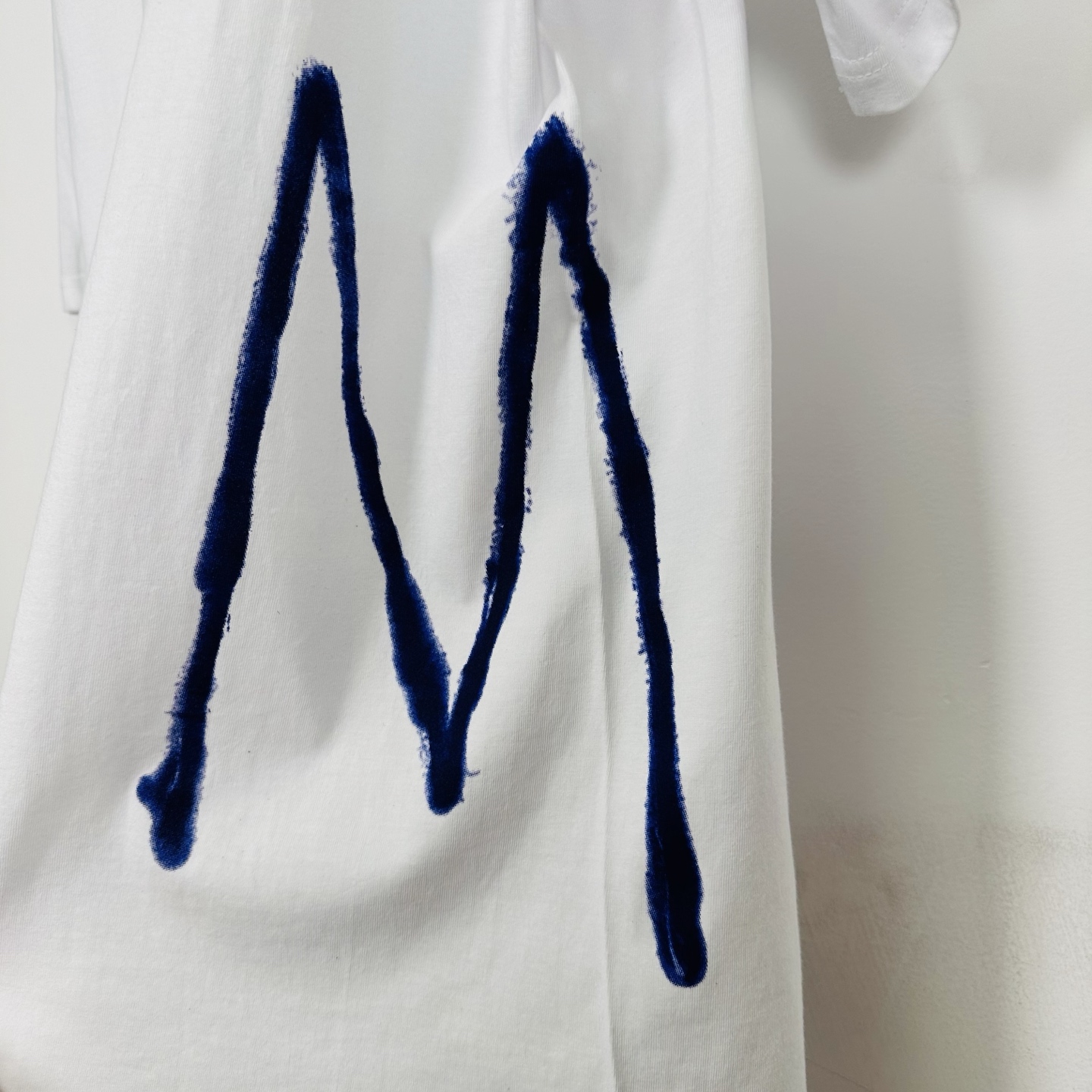 Supreme Painted Tee White（SUP-SS25-241）