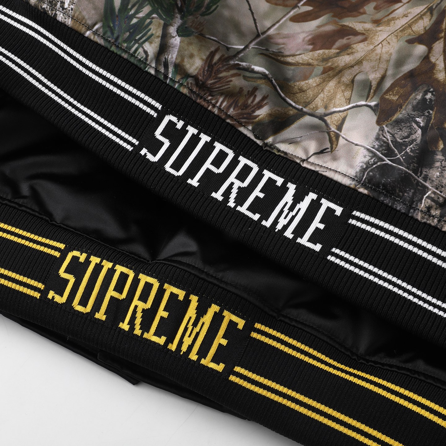 Supreme x Mitchell & Ness Lined Hooded Satin Varsity Jacket（SUP-FW25-058）