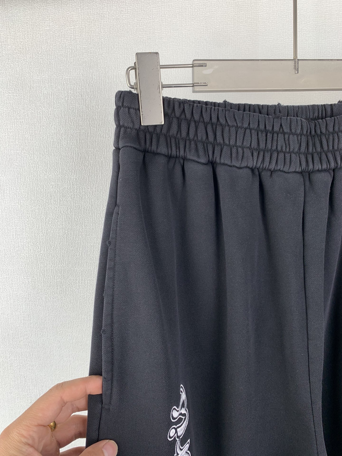 Balenciaga Cursive Baggy Pants for Men in Black/White（846917TTVM86552）