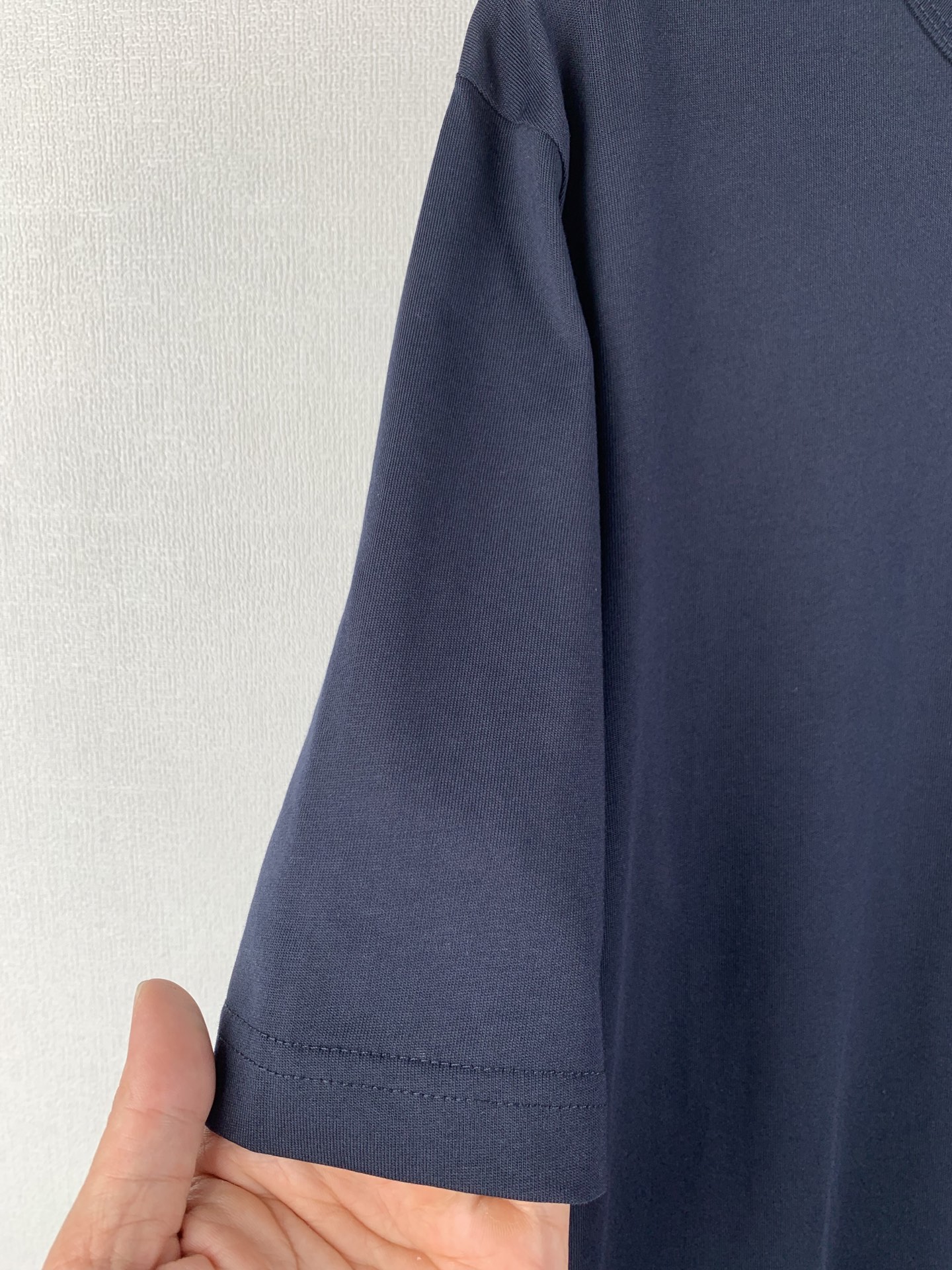 MONCLER Cotton T-shirt with logo patch pocket（K10918C0003289AVF7A9）