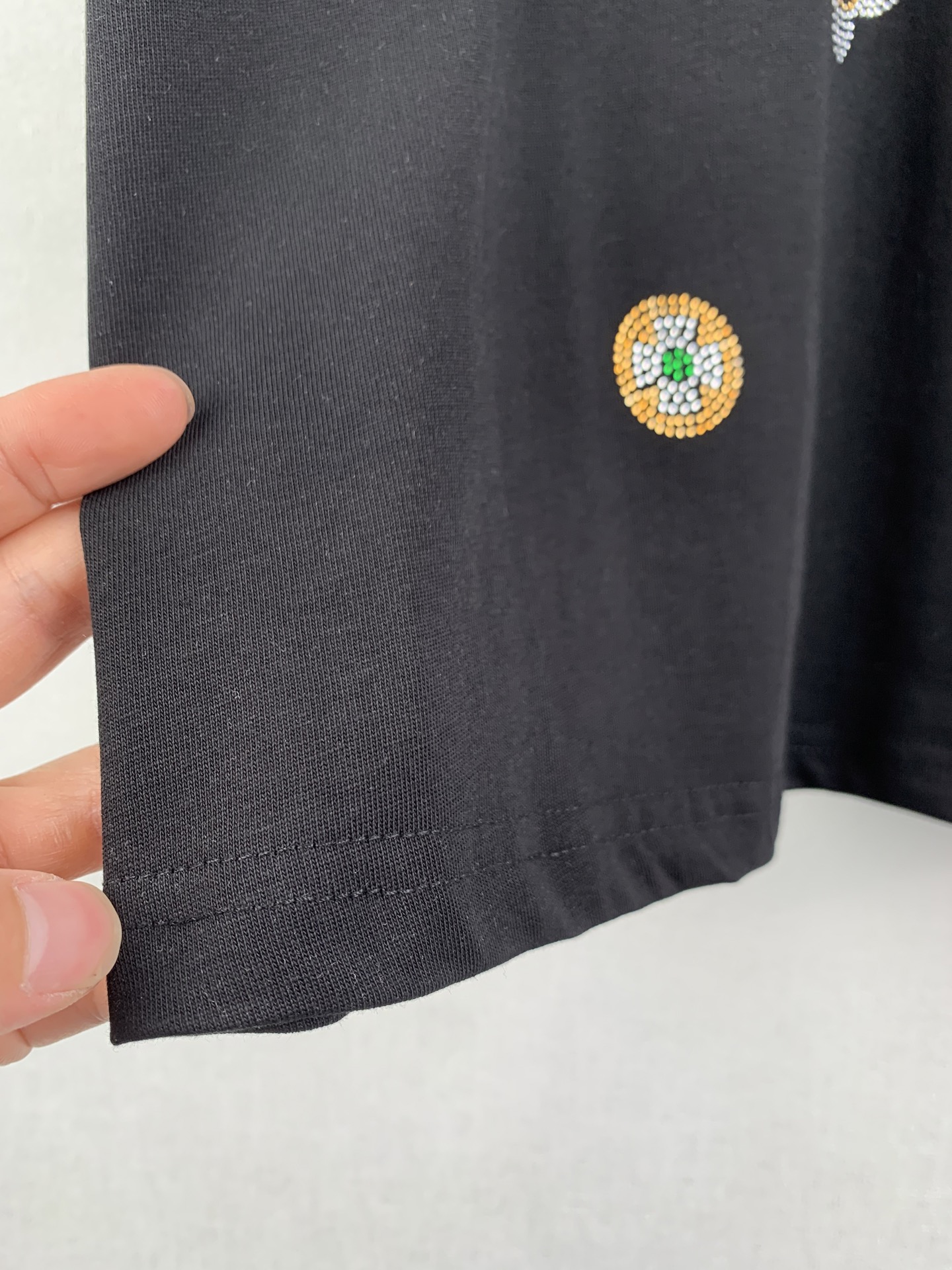 LOUIS VUITTON Decorated Short-Sleeve Crew Neck Top（1AJR10）