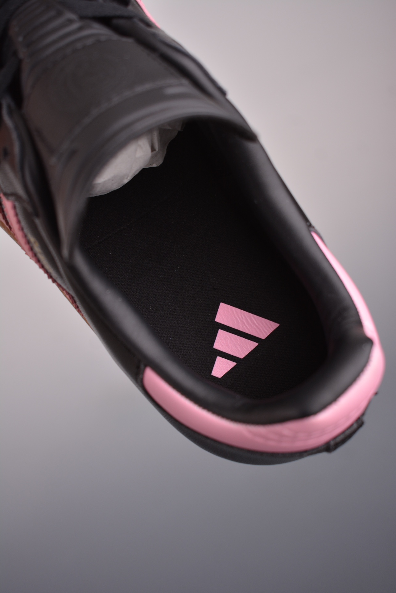 Inter Miami CF × adidas Originals Samba "Core Black/Light Pink/Gum"（IH8157）