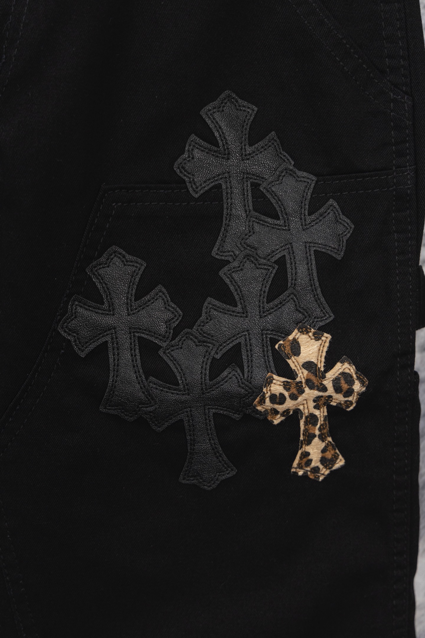 Chrome Heart embroidered print straight-leg jeans（CH-2025102204）