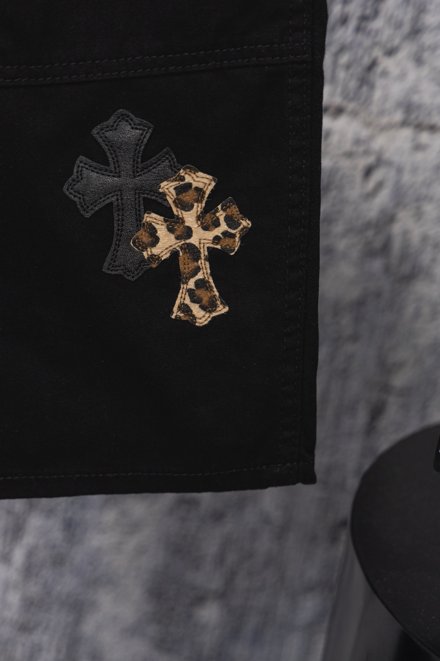 Chrome Heart embroidered print straight-leg jeans（CH-2025102204）