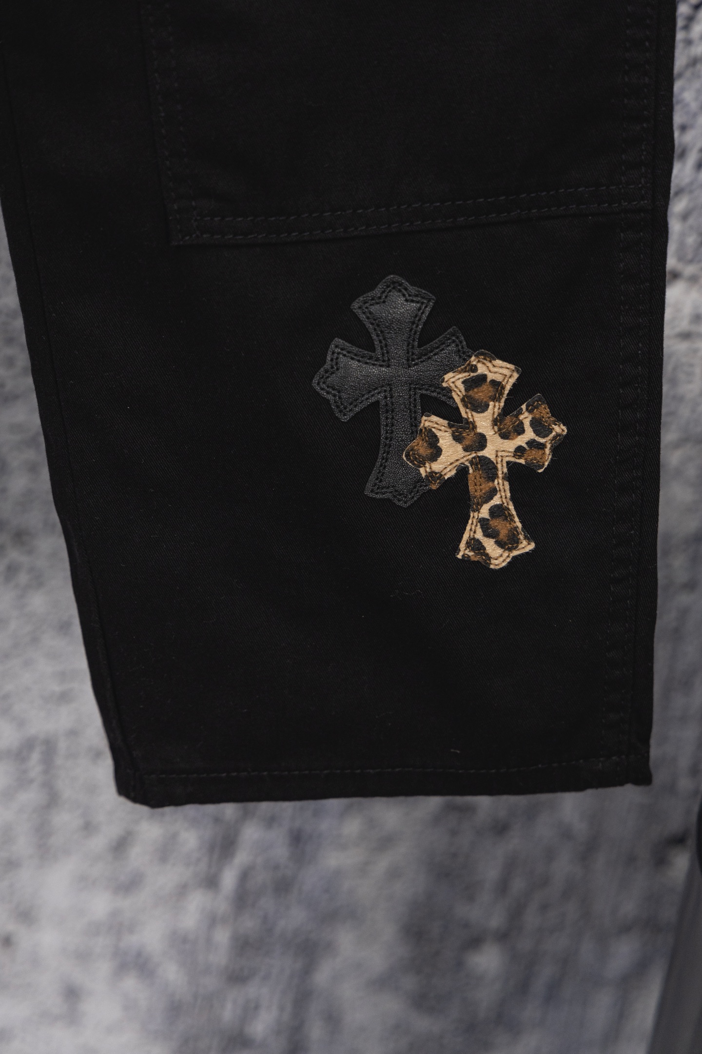 Chrome Heart embroidered print straight-leg jeans（CH-2025102204）