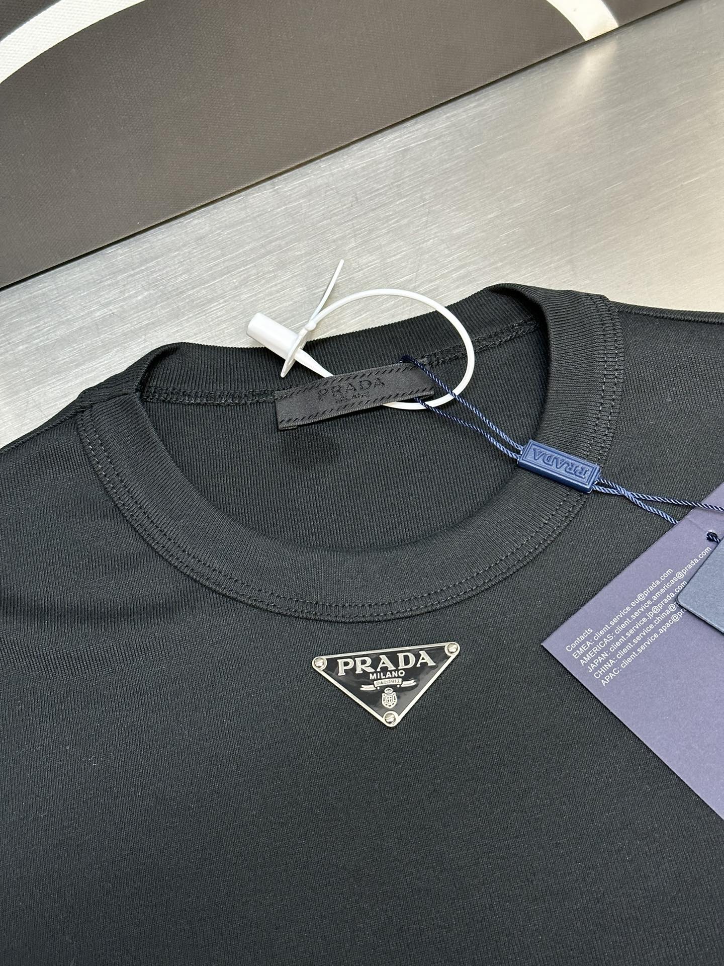 Prada triangle-logo cotton T-shirt (UJN824-11ZM-F1000-S-223）