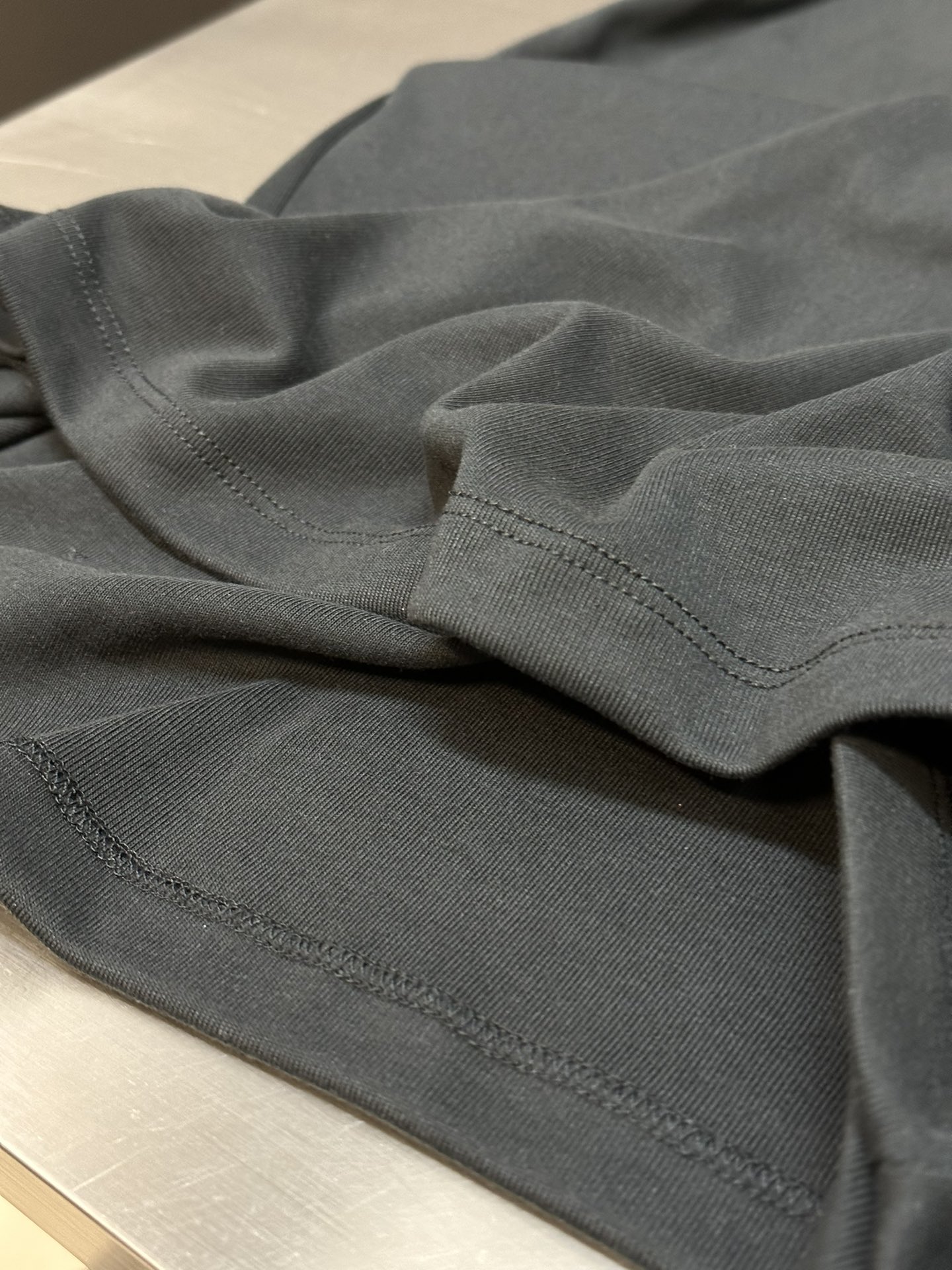 Prada triangle-logo cotton T-shirt (UJN824-11ZM-F1000-S-223）