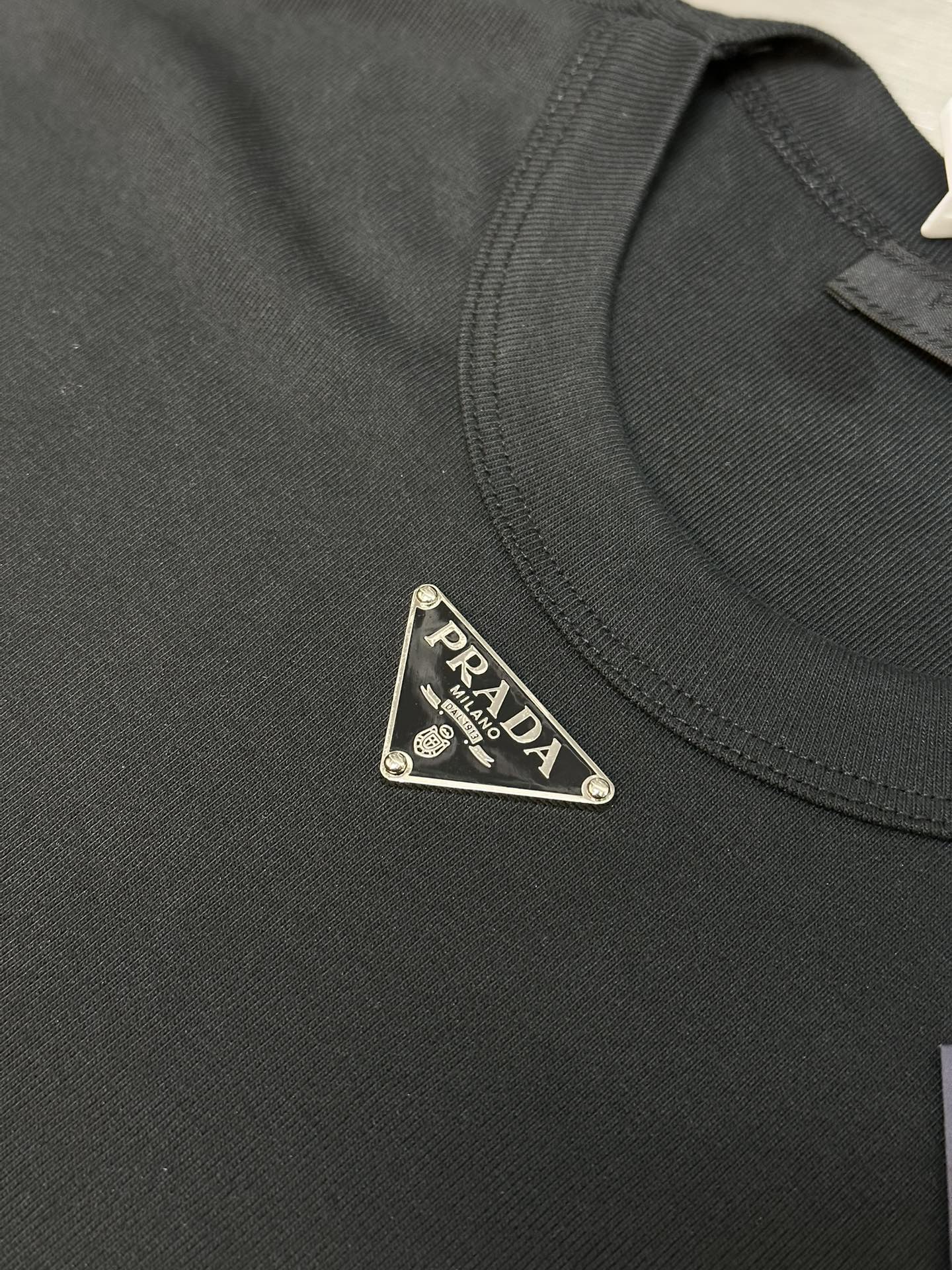 Prada triangle-logo cotton T-shirt (UJN824-11ZM-F1000-S-223）