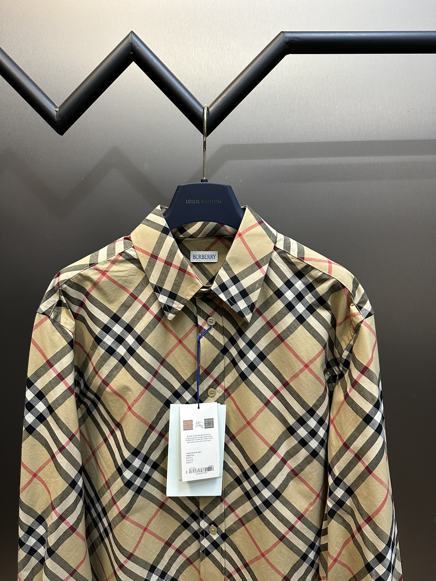 BURBERRY Regular Fit Check Cotton Shirt in Sand （80876341)