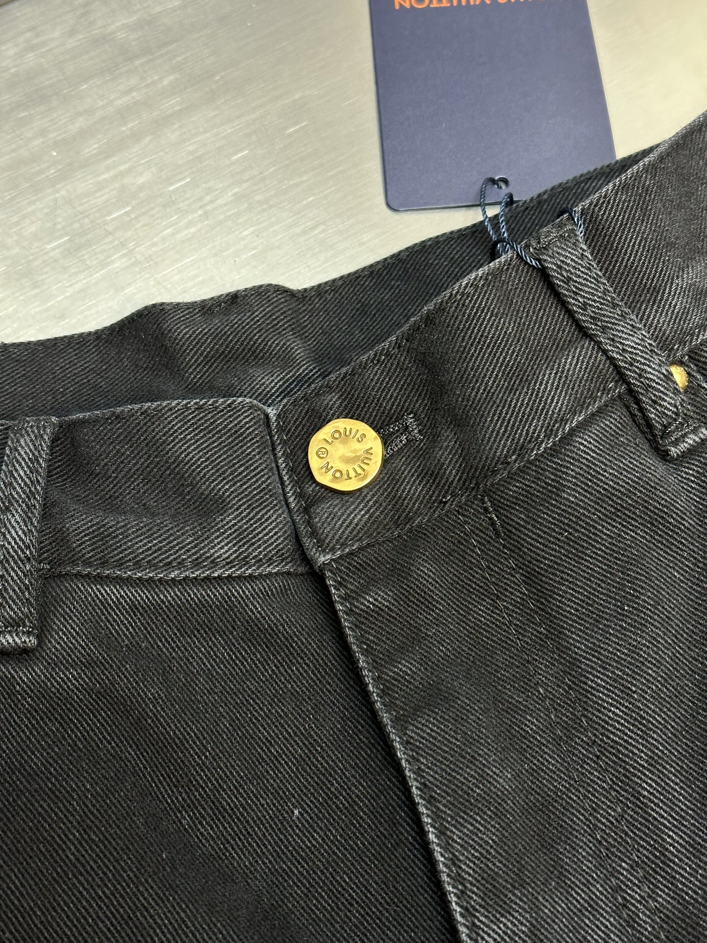 LOUIS VUITTON  Denim Workwear Shorts（1AFVAG）