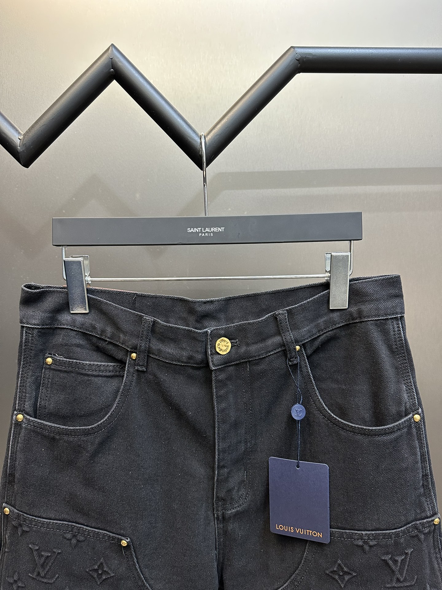 LOUIS VUITTON  Denim Workwear Shorts（1AFVAG）