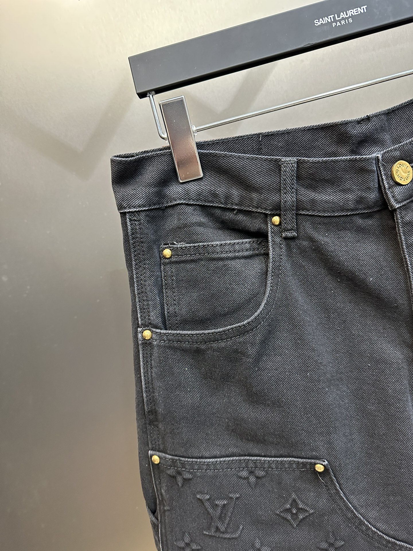 LOUIS VUITTON  Denim Workwear Shorts（1AFVAG）