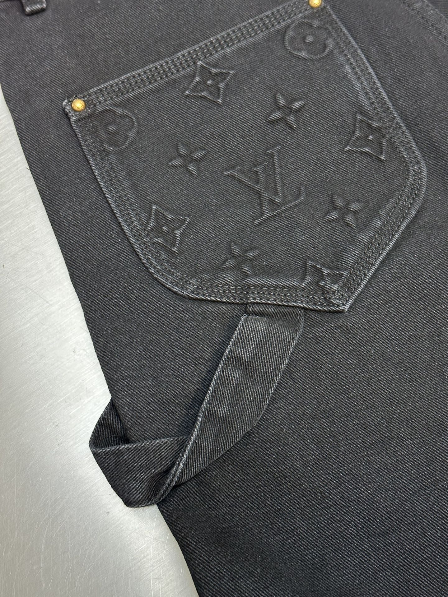 LOUIS VUITTON  Denim Workwear Shorts（1AFVAG）