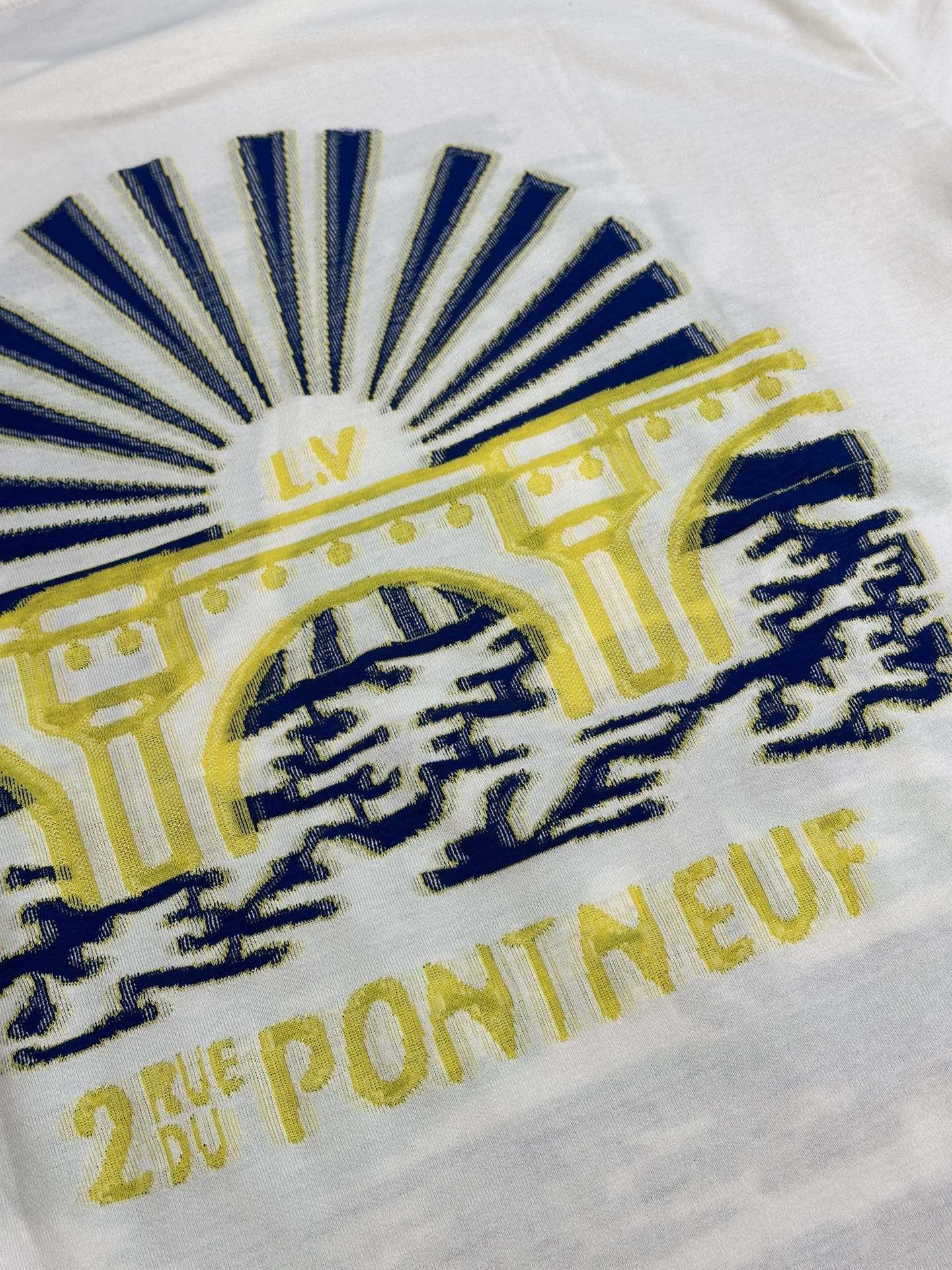 Louis Vuitton Intarsia Graphic Cotton T-Shirt "Blanc Lait"（1AFJFN）