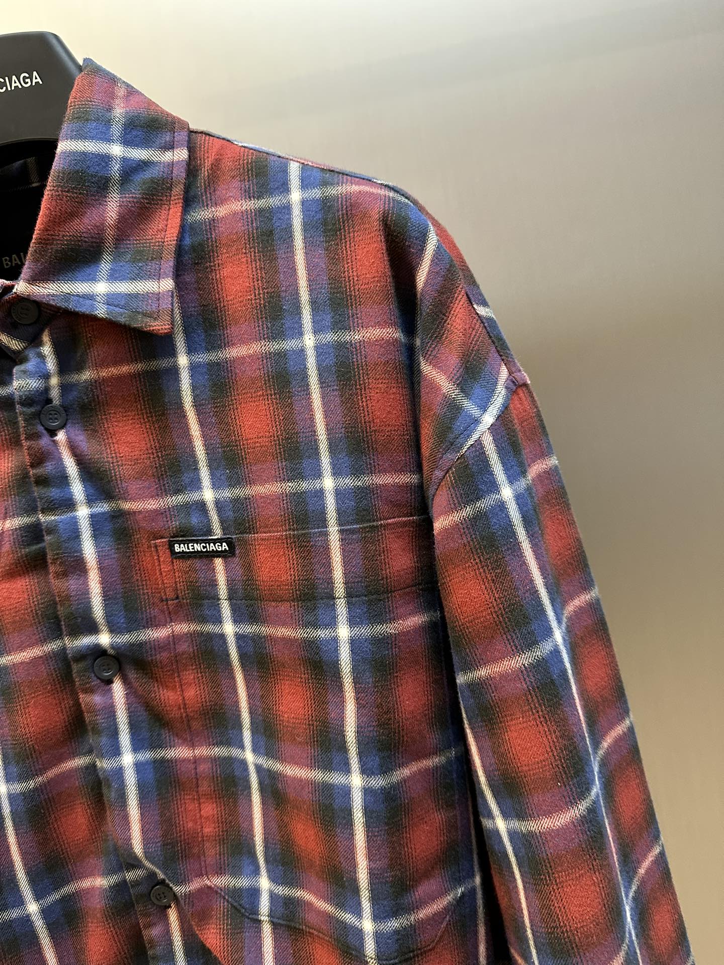 BALENCIAGA Men's Lined Shirt in Red/blue (768767TRM226104）