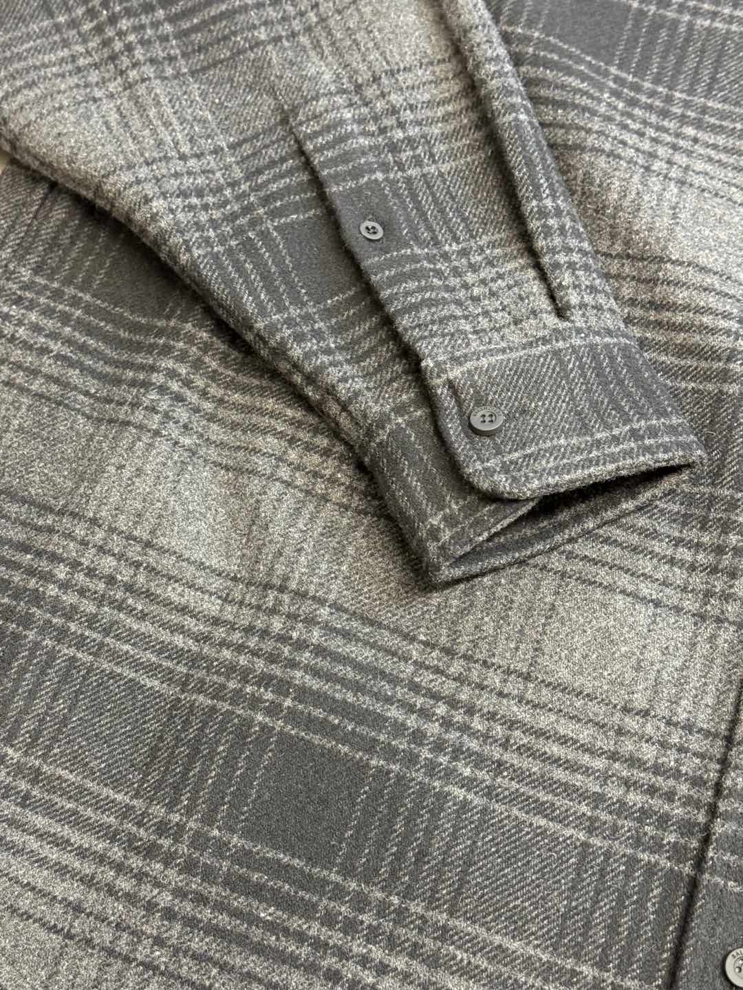 BALENCIAGA Men's Oversized Shirt "Gray/Black" (725377TRU171262）