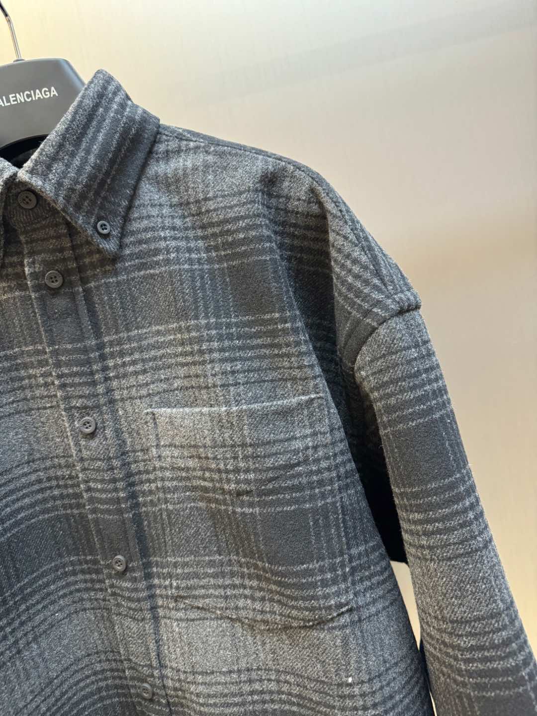 BALENCIAGA Men's Oversized Shirt "Gray/Black" (725377TRU171262）