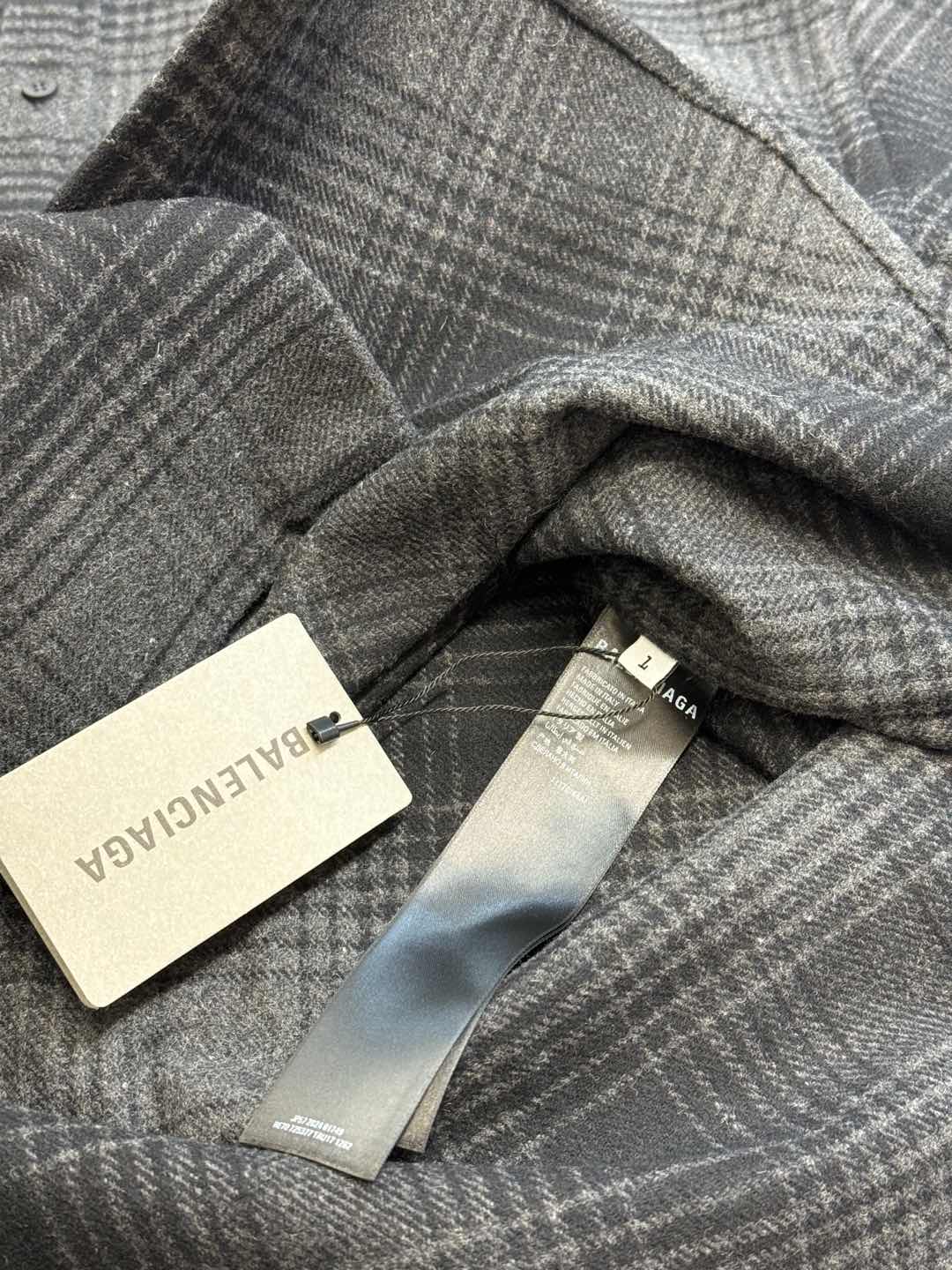 BALENCIAGA Men's Oversized Shirt "Gray/Black" (725377TRU171262）